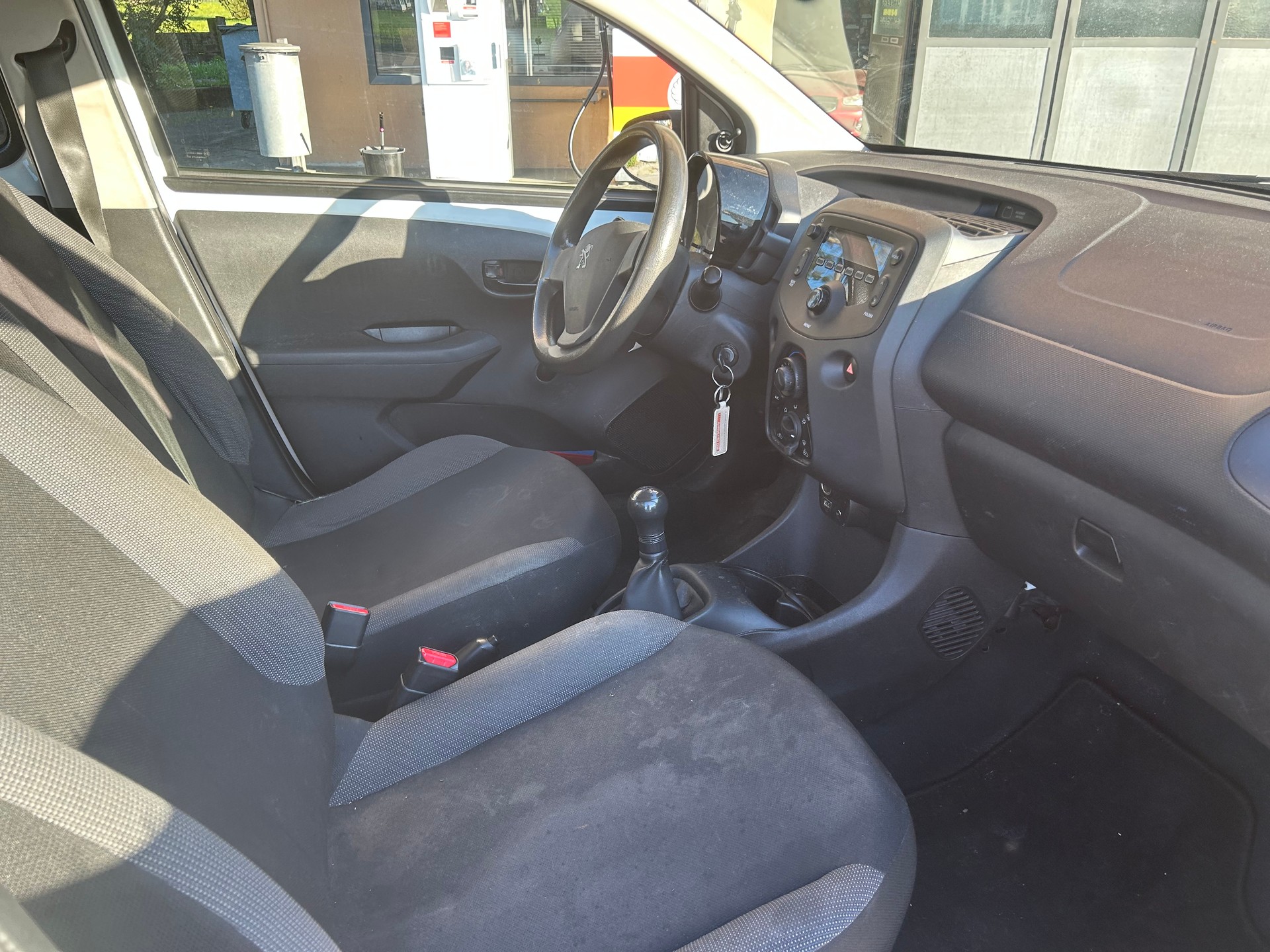 PEUGEOT 108 1.0 VTi Style-image-6