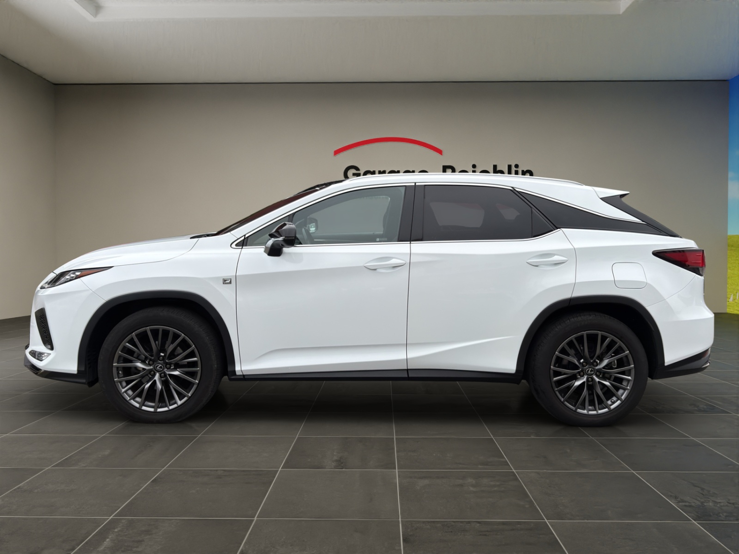 LEXUS RX 450h F-Sport-showroom-element-1