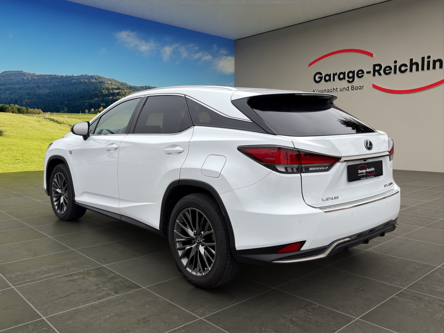 LEXUS RX 450h F-Sport-showroom-element-2