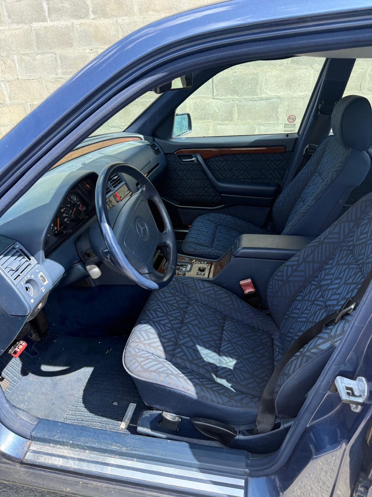 MERCEDES-BENZ C 220 Elégance-image-10