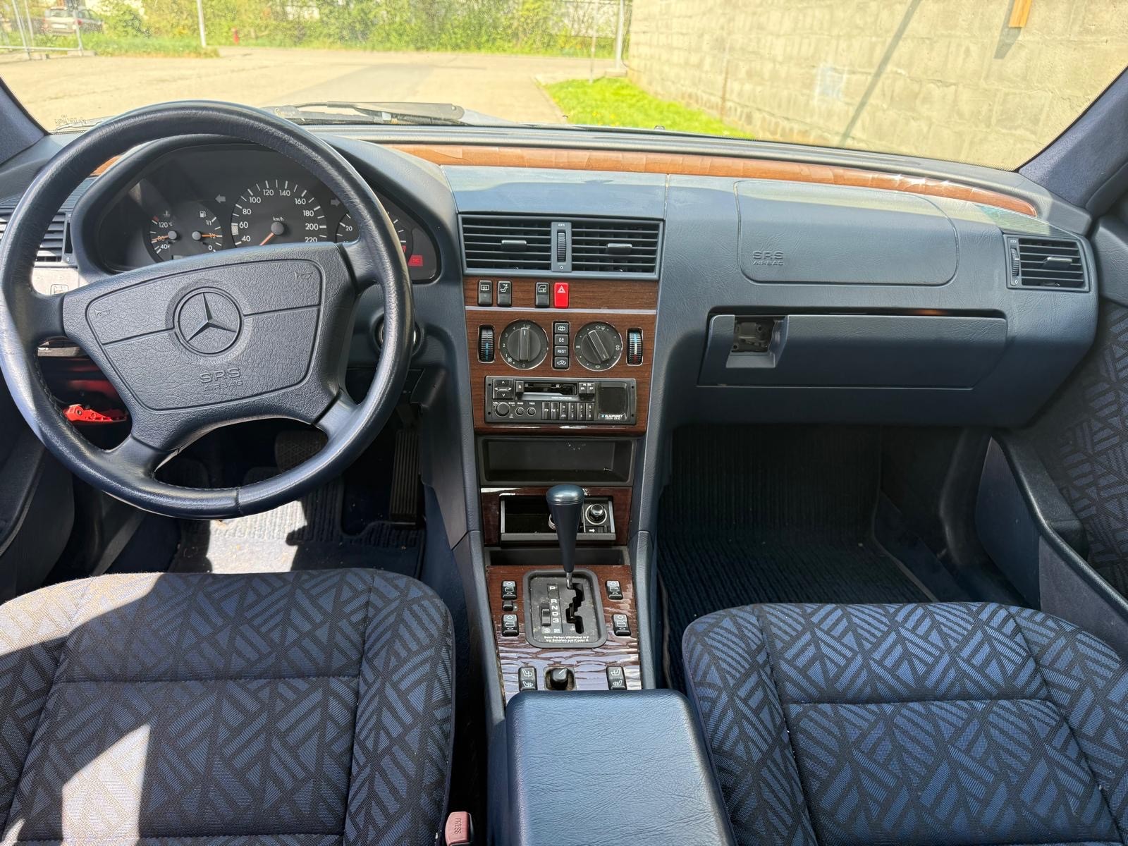 MERCEDES-BENZ C 220 Elégance-image-5