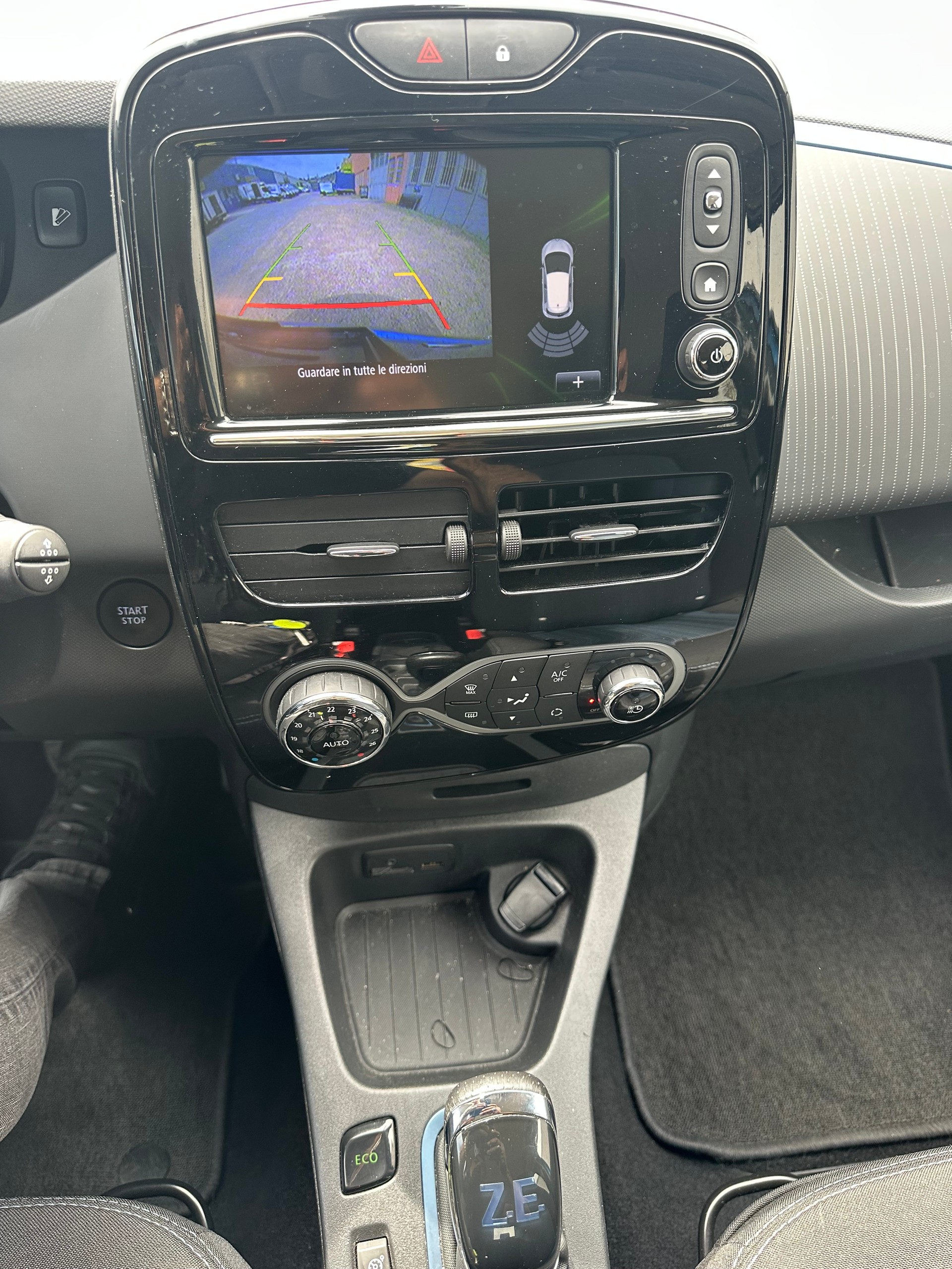 RENAULT Zoe Limited R110 (Batterie Miete)-image-12