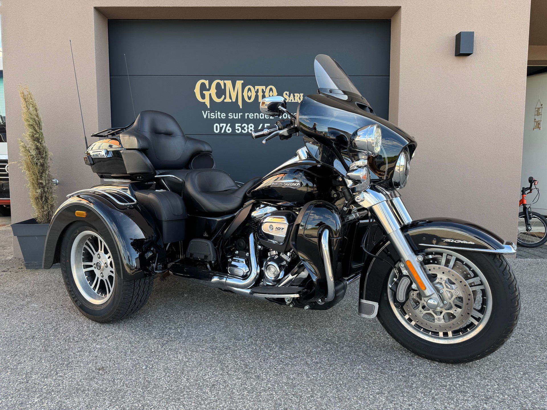 HARLEY-DAVIDSON FLHTCUTG Tri Glide Ultra-image-1