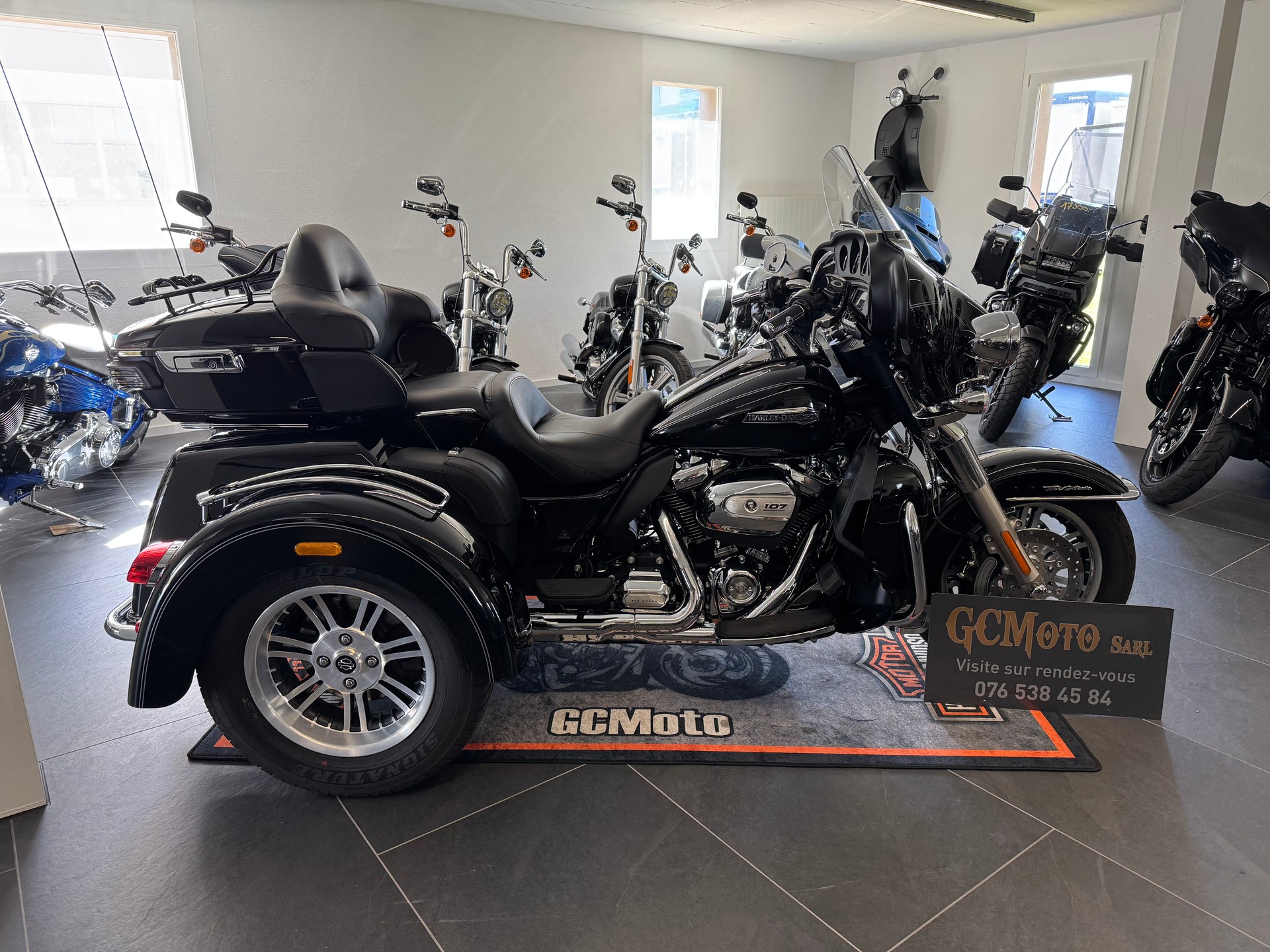 HARLEY-DAVIDSON FLHTCUTG Tri Glide Ultra-image-4