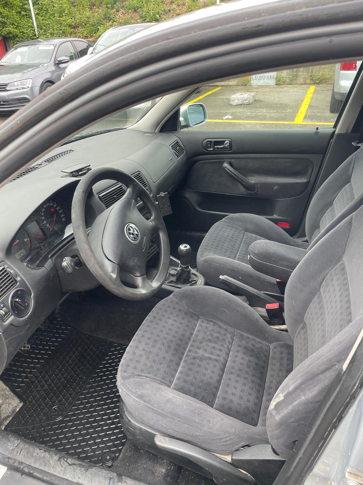 VW Golf 1.9 TDI PD 4Motion-image-9