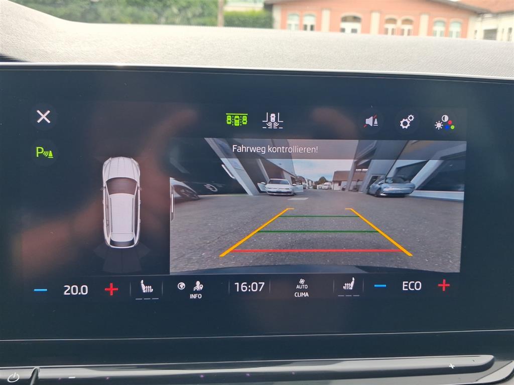 SKODA Octavia Combi 1.4 TSI PHEV DSG RS-image-12