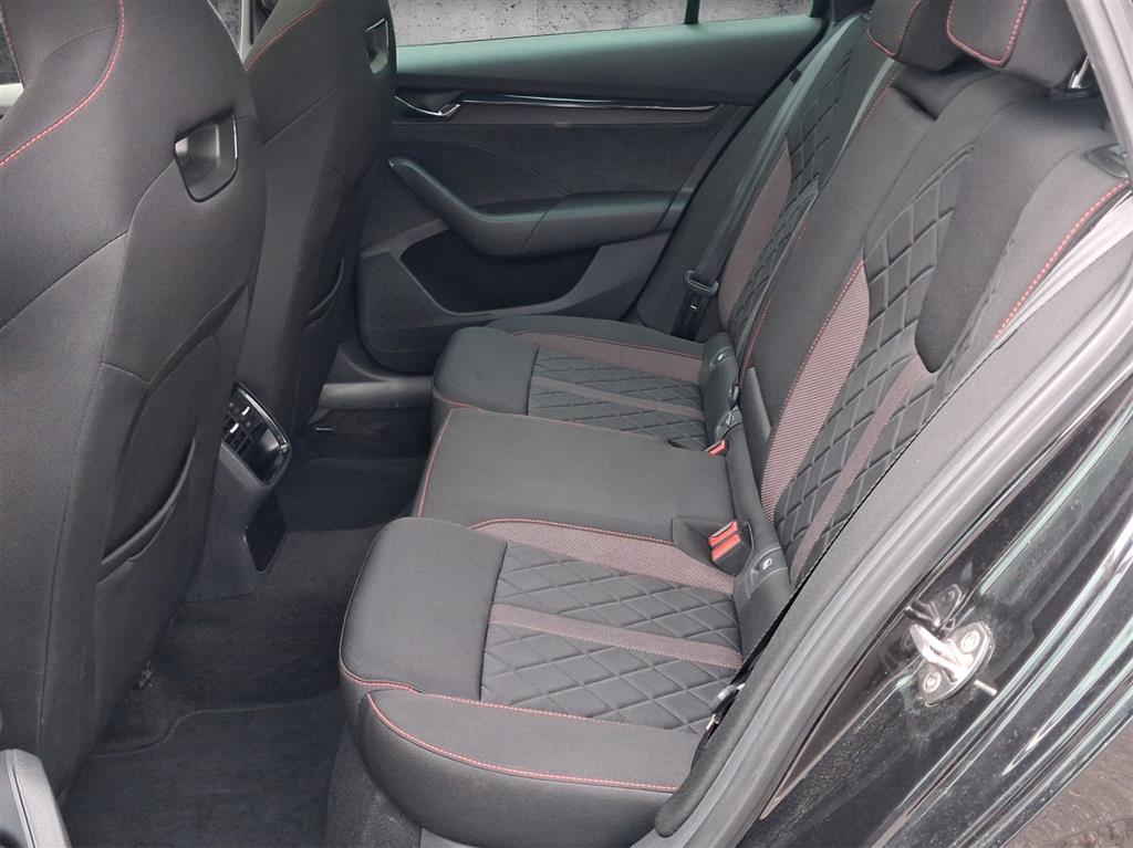 SKODA Octavia Combi 1.4 TSI PHEV DSG RS-image-7