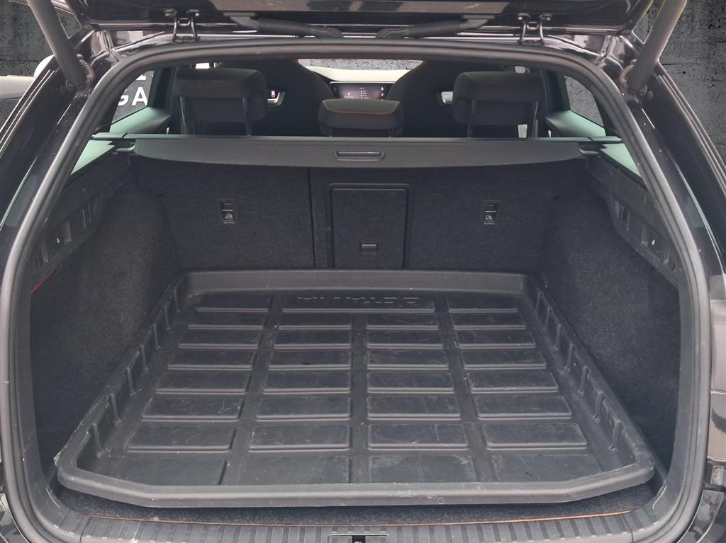SKODA Octavia Combi 1.4 TSI PHEV DSG RS-image-11