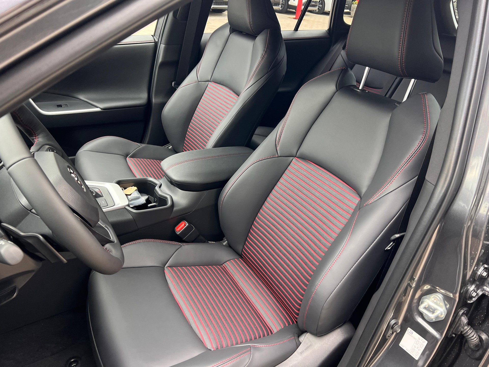 TOYOTA RAV4 2.5 Plug-In-Hybrid Premium-image-9