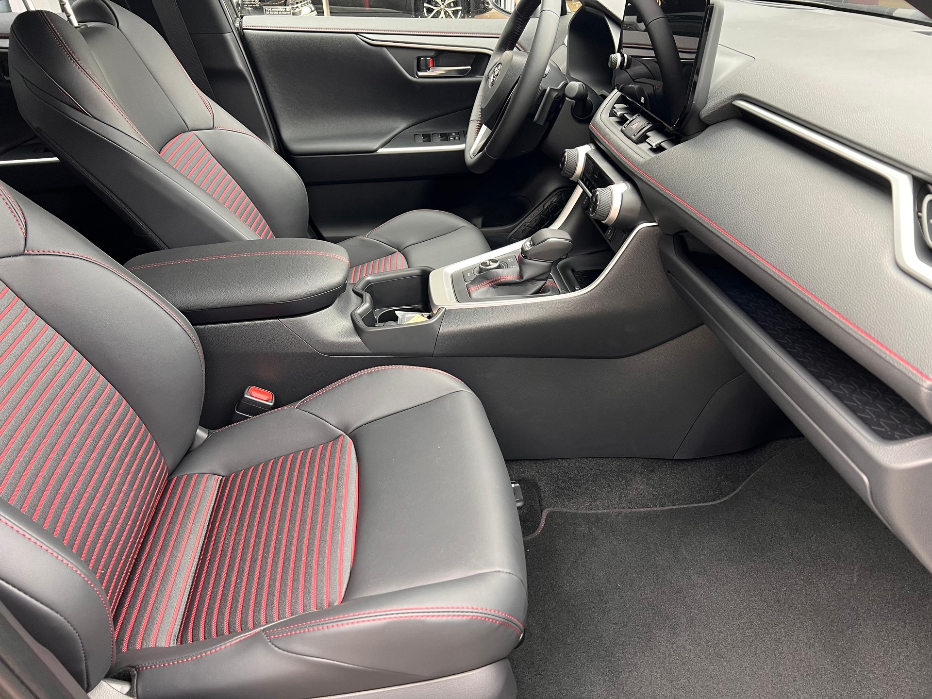 TOYOTA RAV4 2.5 Plug-In-Hybrid Premium-image-12