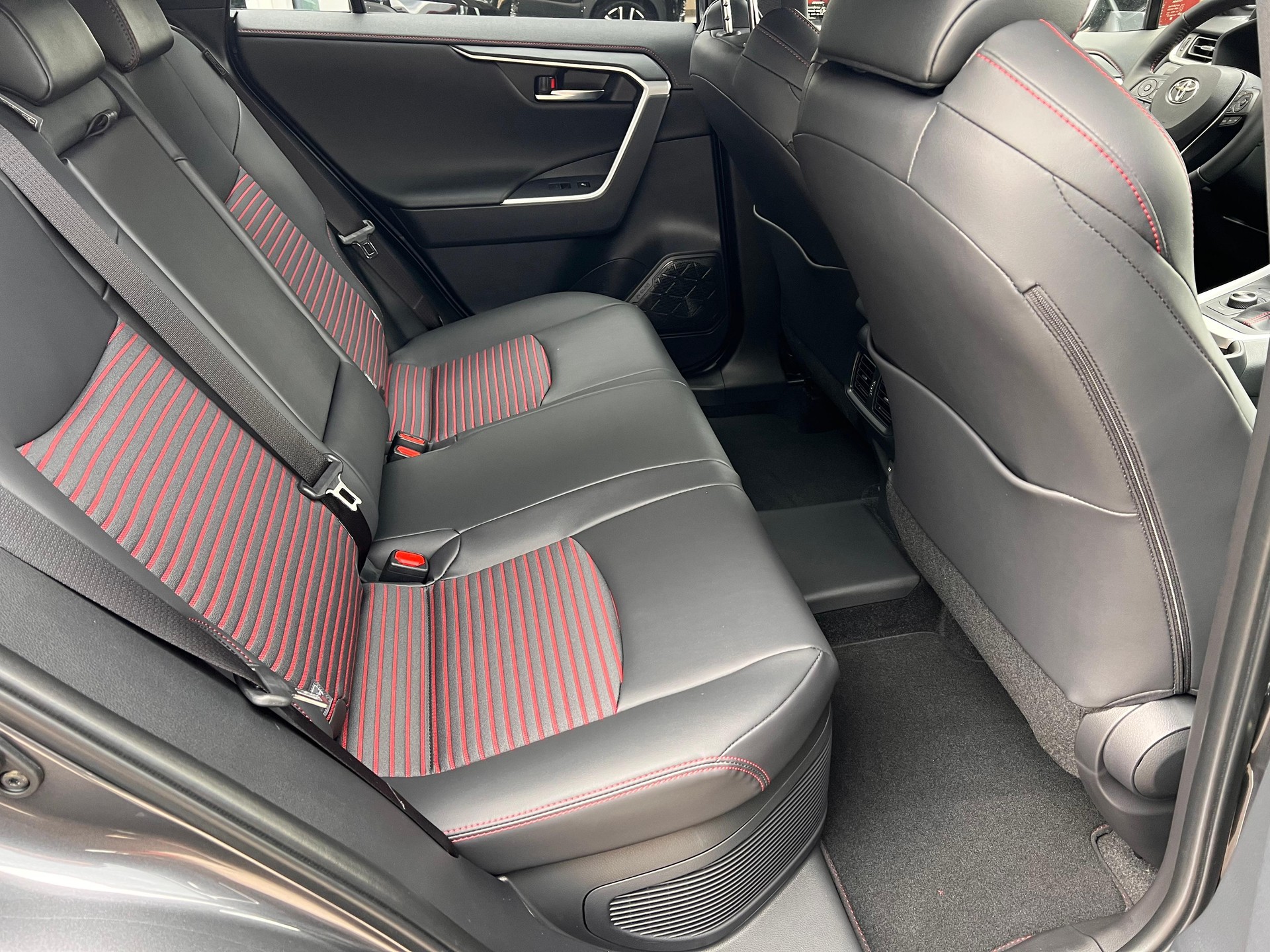 TOYOTA RAV4 2.5 Plug-In-Hybrid Premium-image-11
