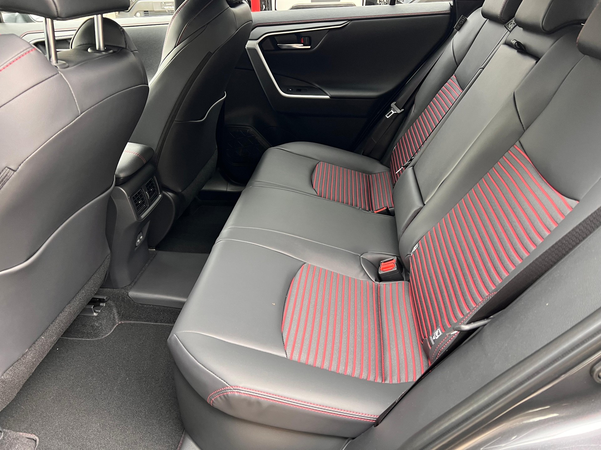 TOYOTA RAV4 2.5 Plug-In-Hybrid Premium-image-10