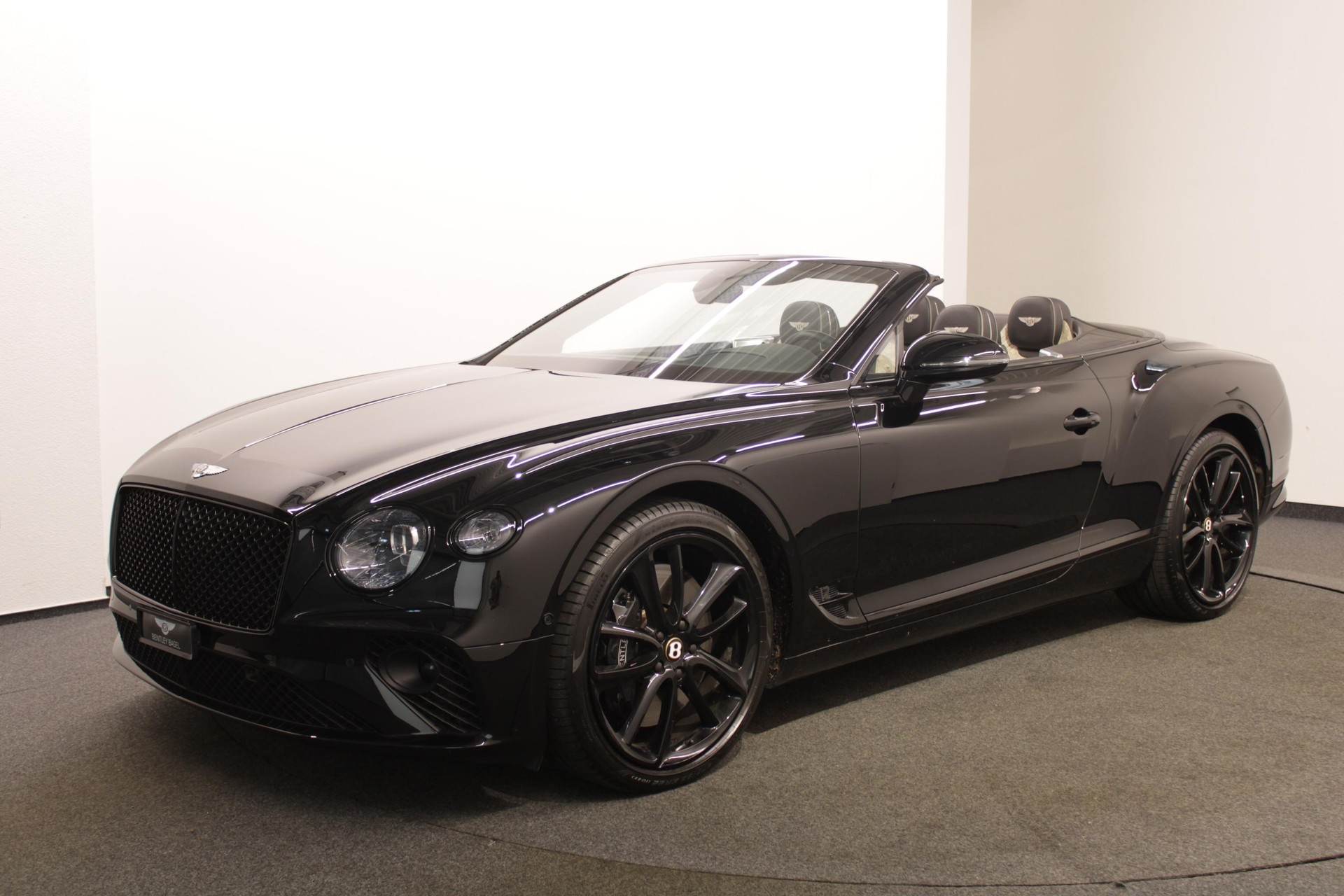BENTLEY Continental GTC 6.0 W12-showroom-element-1
