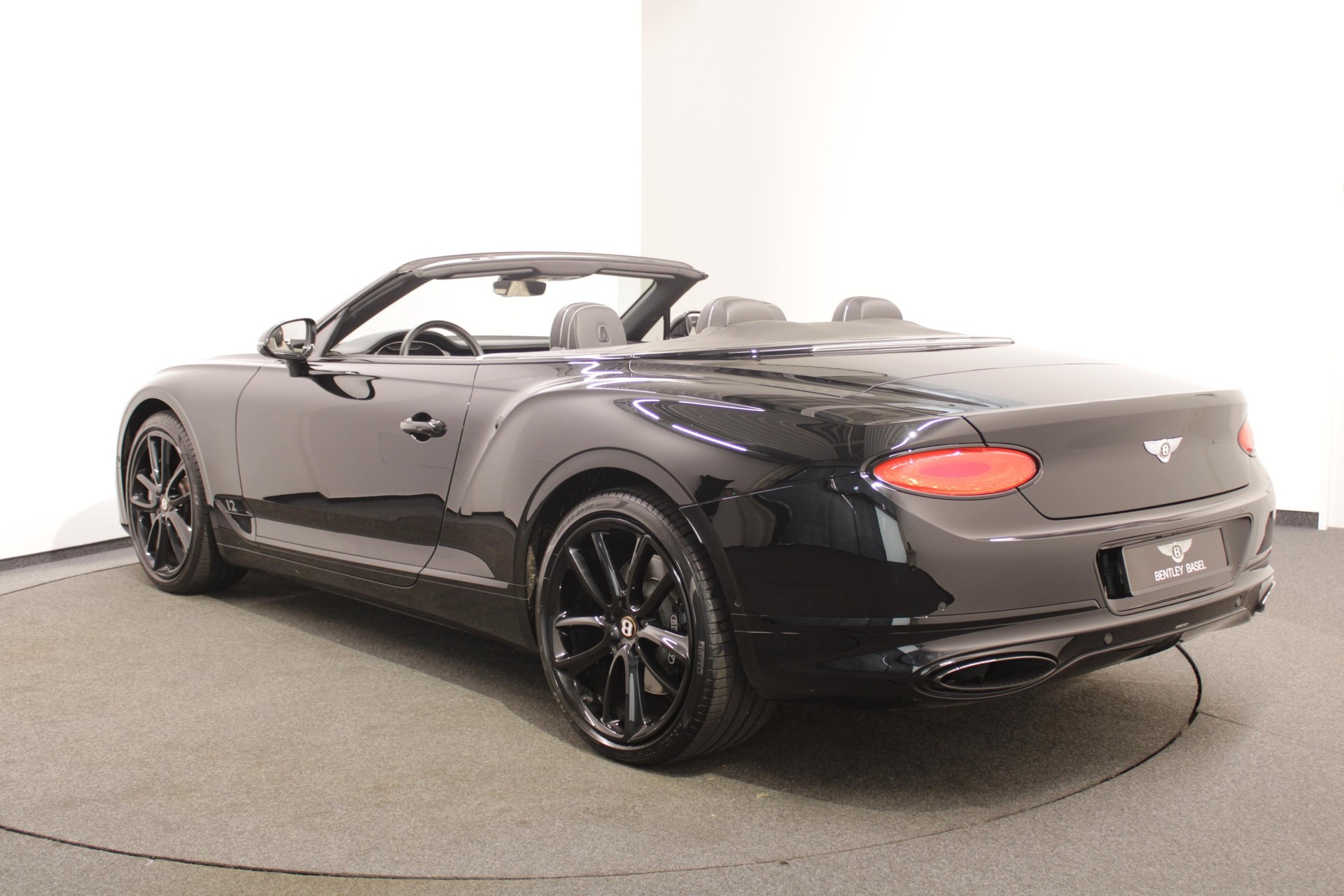 BENTLEY Continental GTC 6.0 W12-showroom-element-3