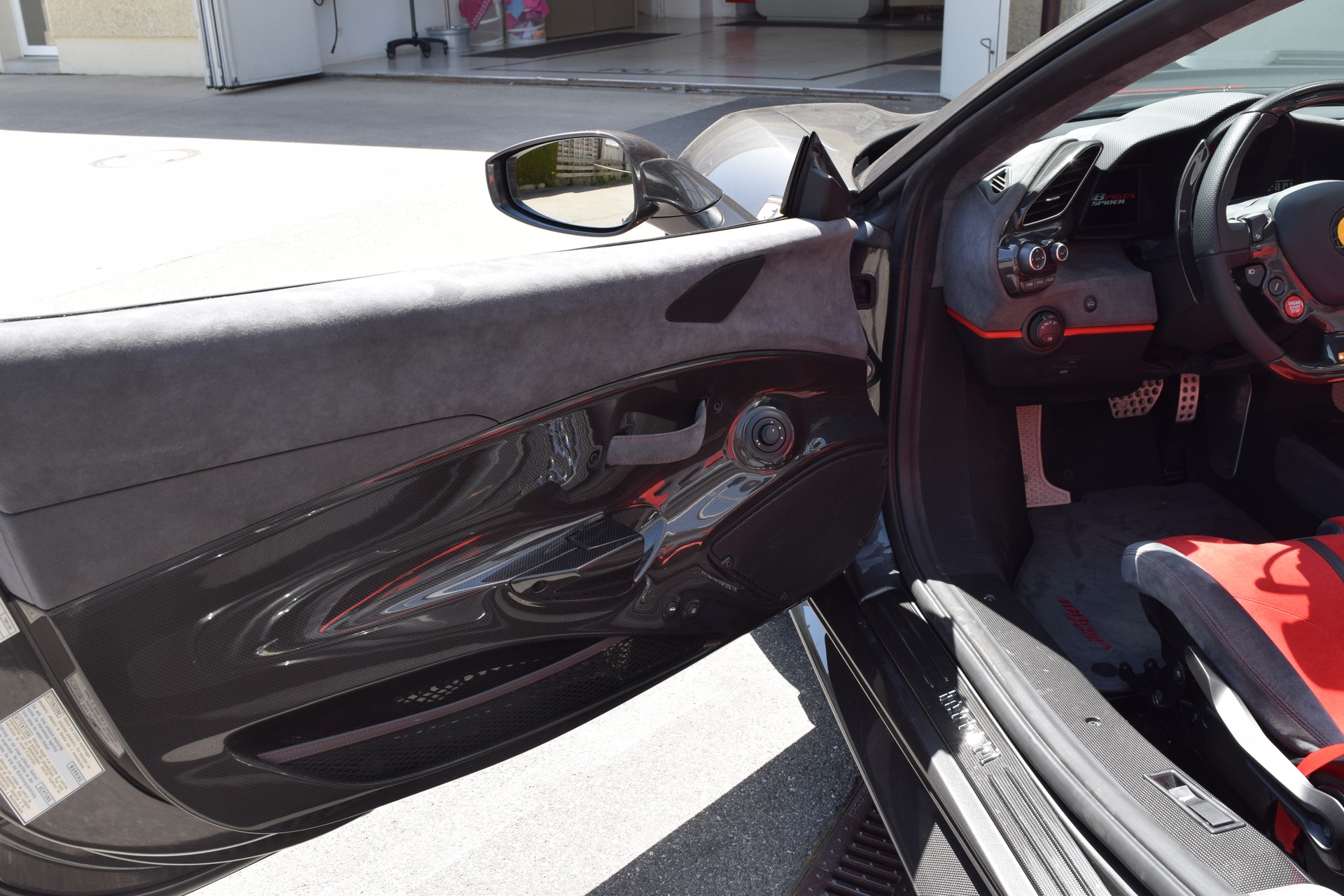 FERRARI 488 Pista Spider 3.9 V8-image-15