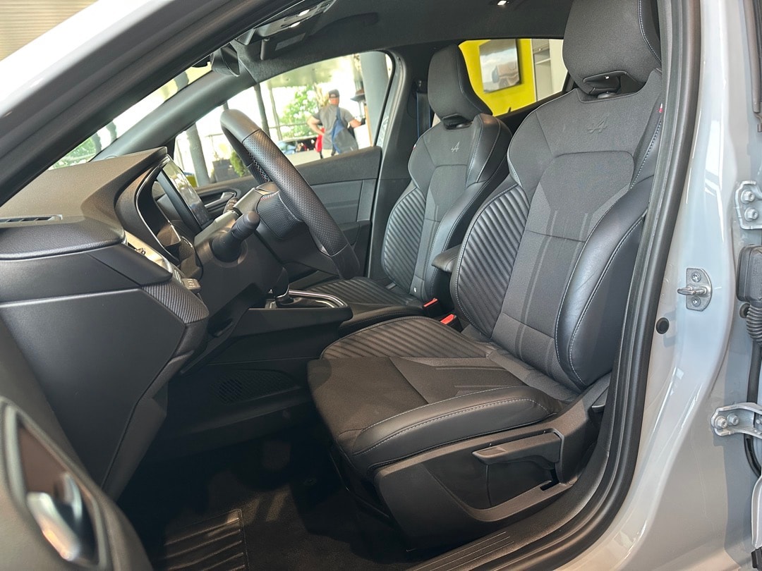 RENAULT Clio 1.6 E-Tech Esprit Alpine-image-11