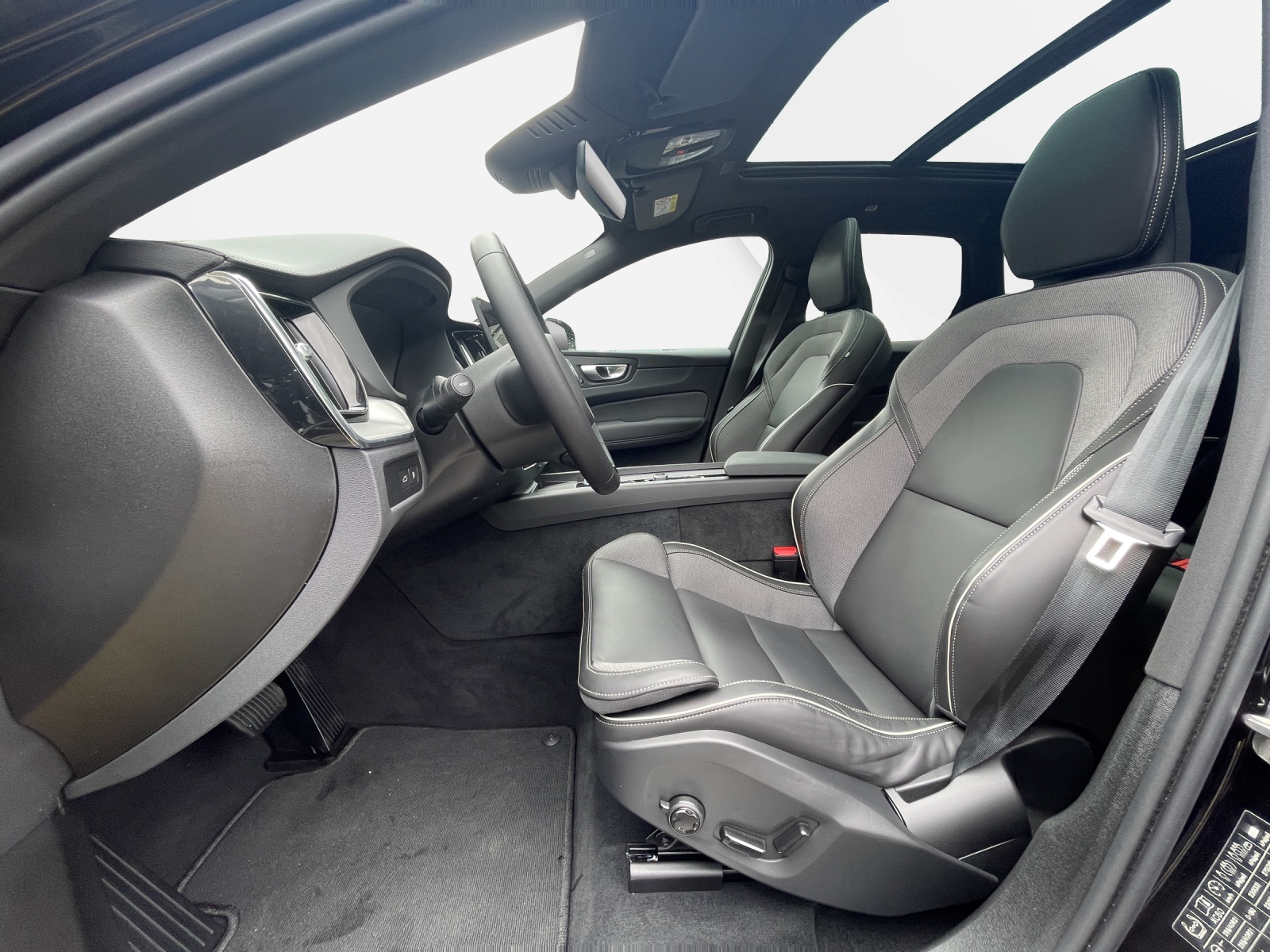 VOLVO XC60 2.0 T6 TE Black Edition eAWD-image-9