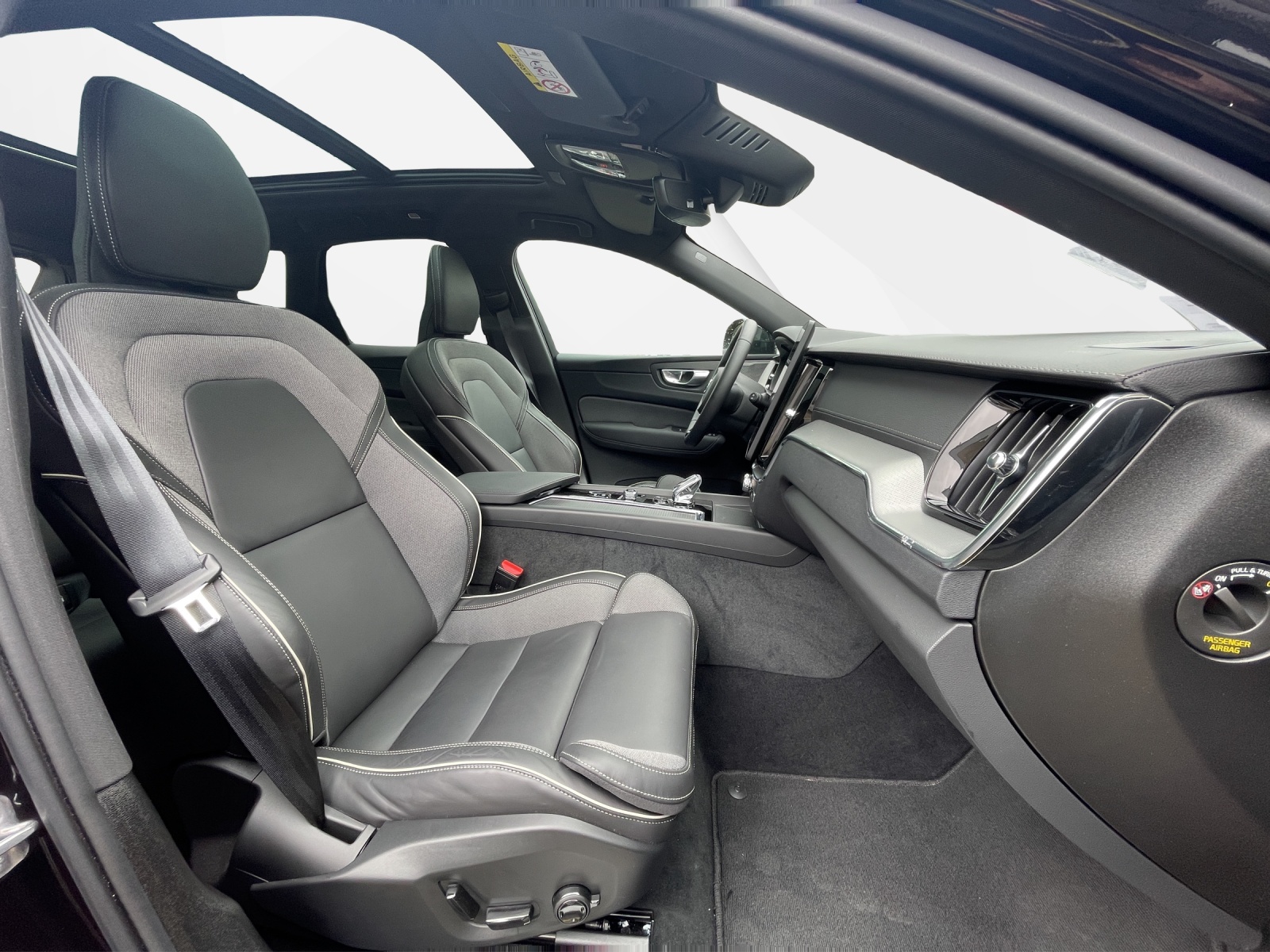 VOLVO XC60 2.0 T6 TE Black Edition eAWD-image-16