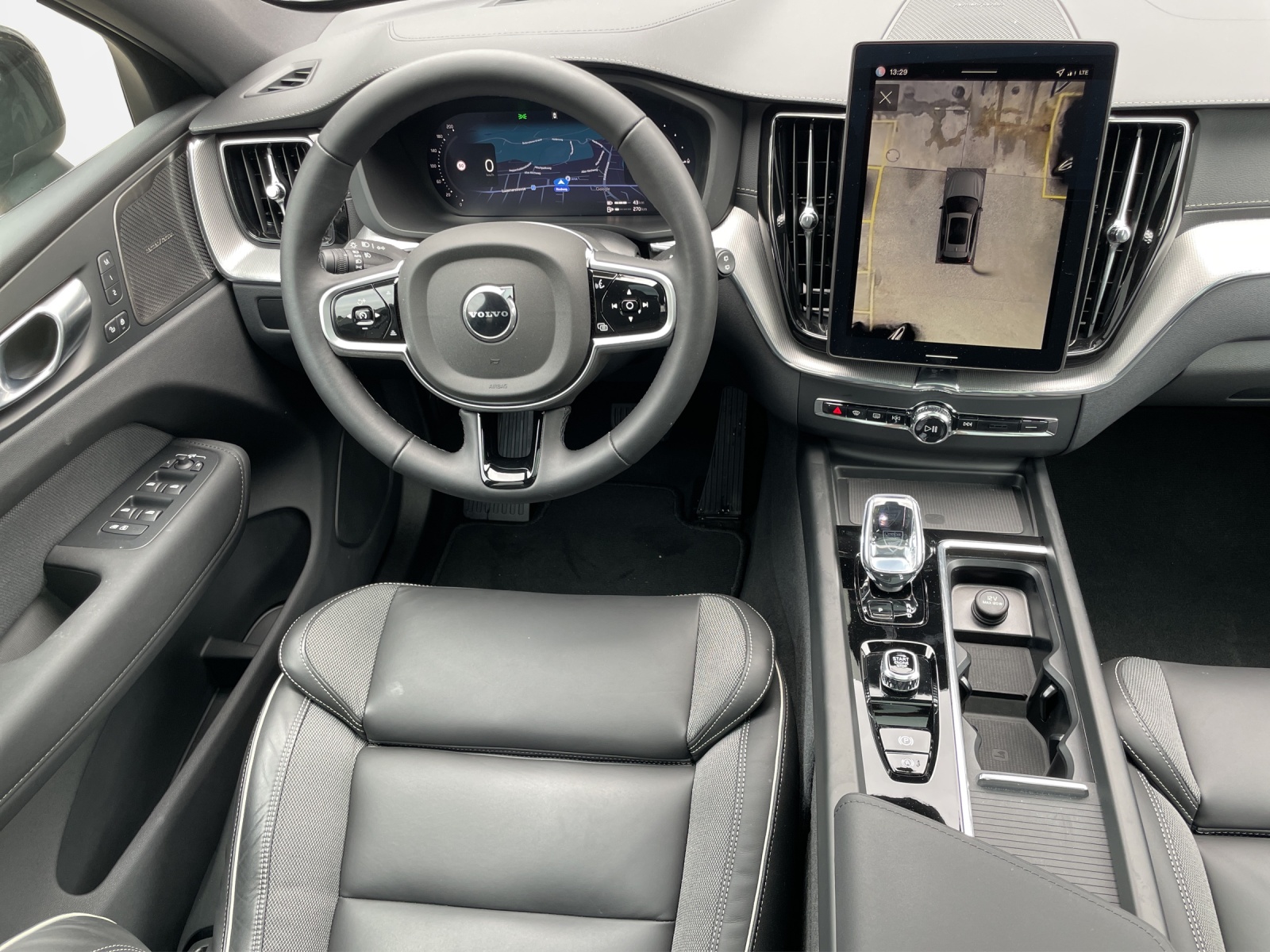 VOLVO XC60 2.0 T6 TE Black Edition eAWD-image-12