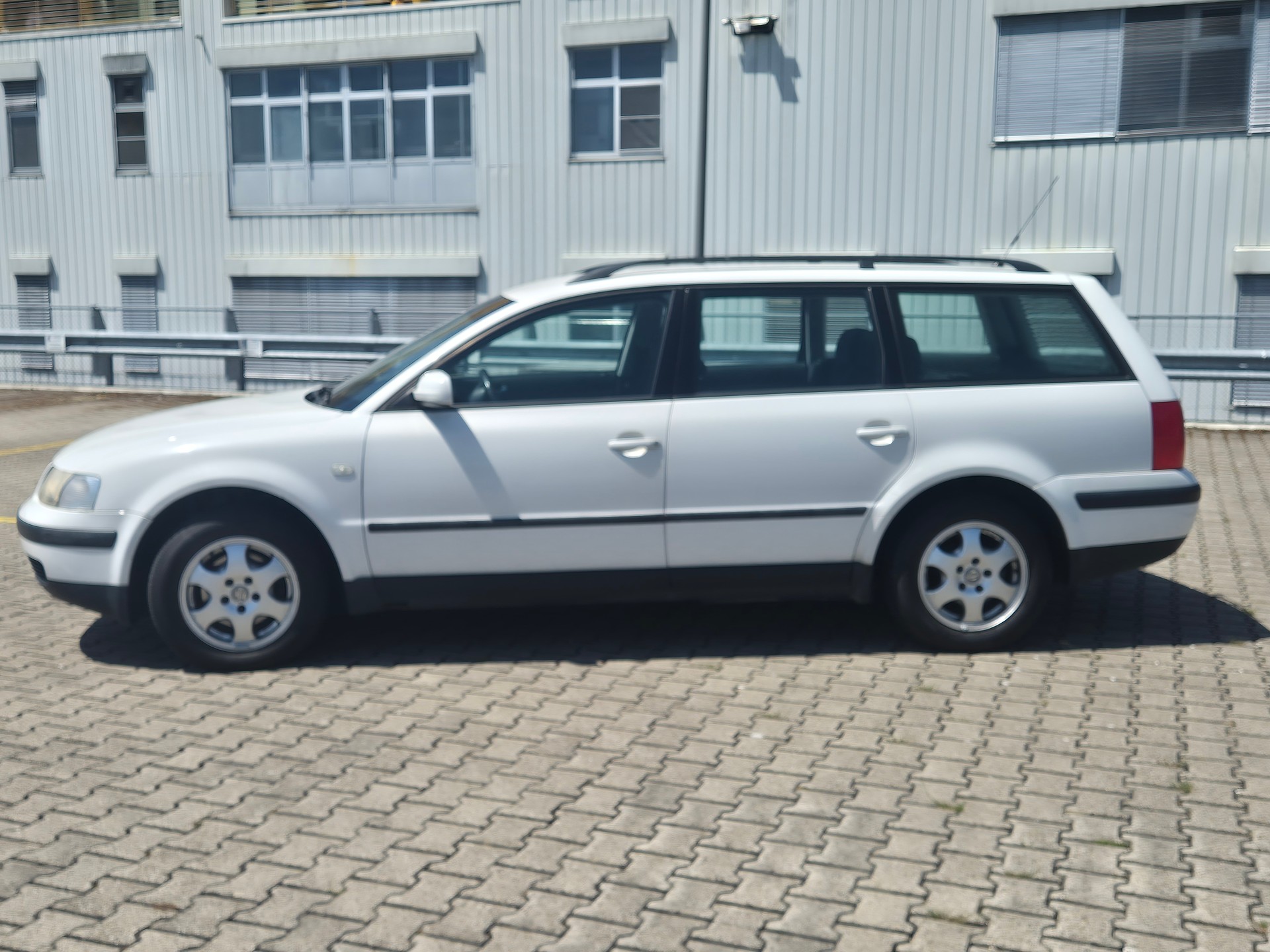 VW Passat Variant 1.8 Comfortline-showroom-element-1