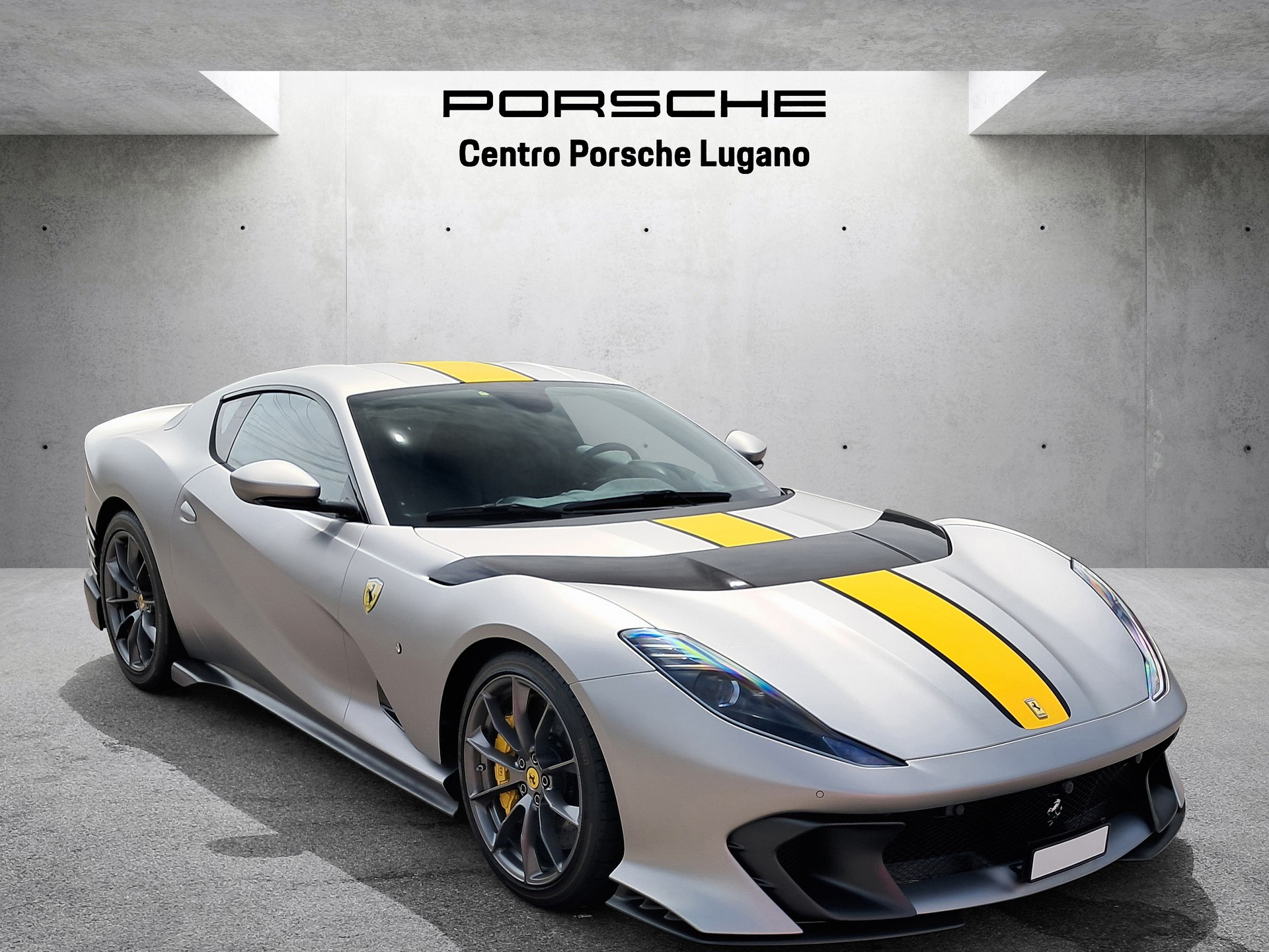 FERRARI 812 Competizione-showroom-element-3
