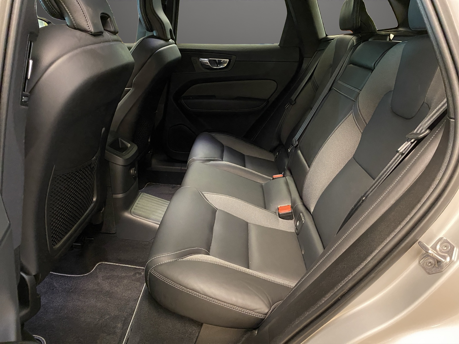 VOLVO XC60 T6 eAWD R-Design Geartronic-image-12