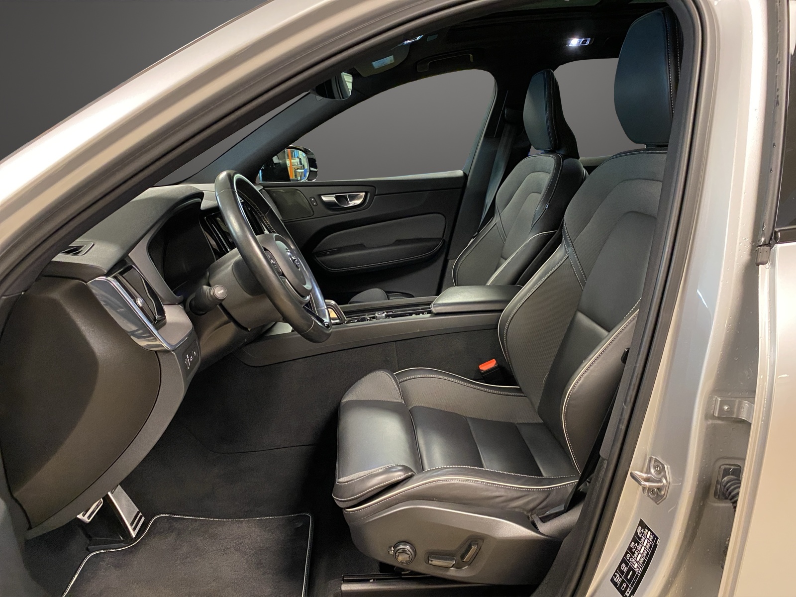 VOLVO XC60 T6 eAWD R-Design Geartronic-image-7