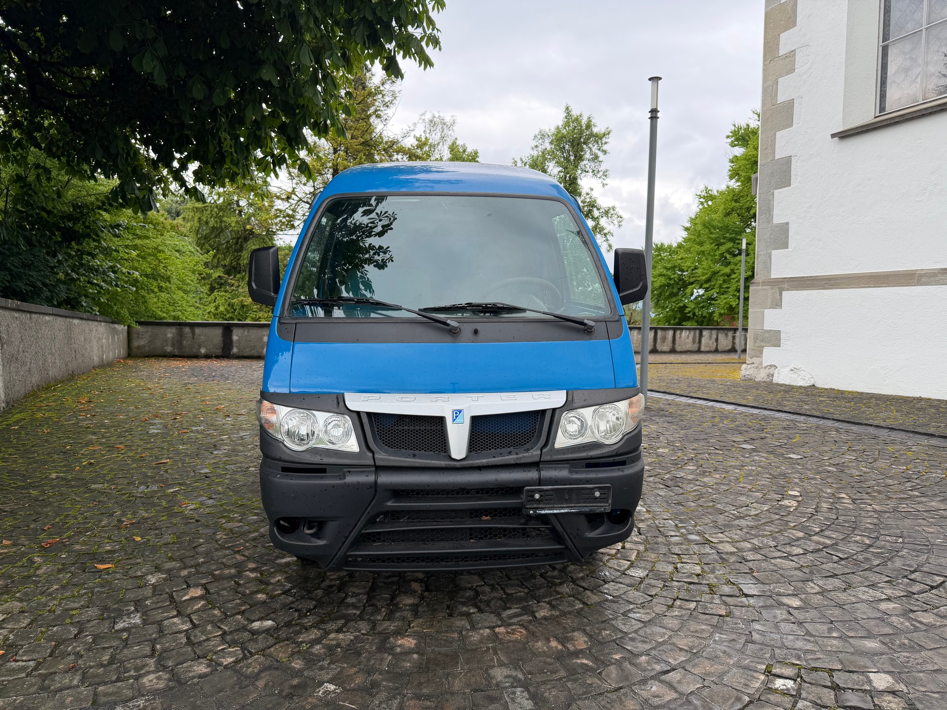 PIAGGIO Porter 1.3 4x4 / Kasten / 1 Hand / CH-Fahrzeug / Schiebetür links & rechts-image-1