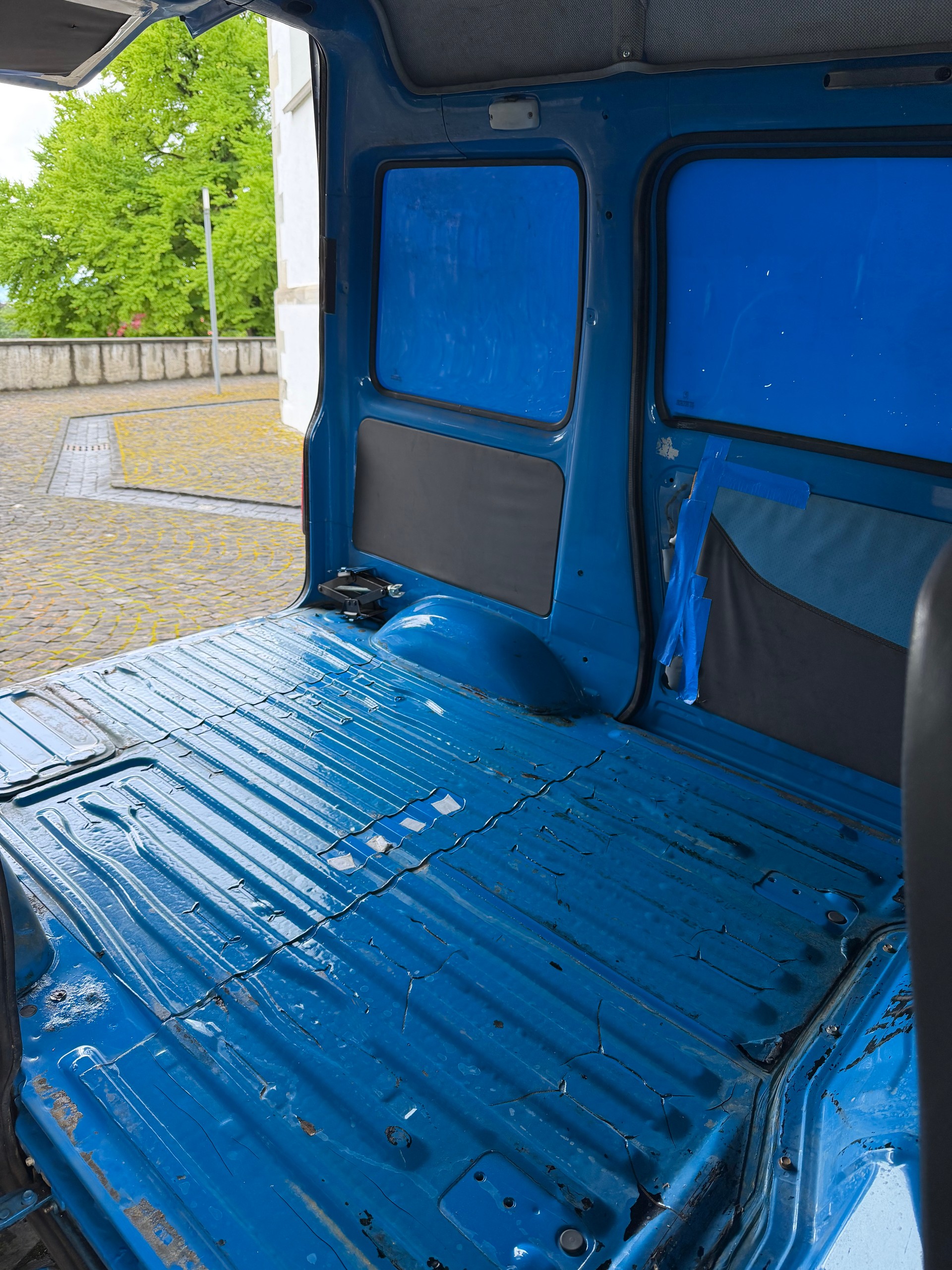 PIAGGIO Porter 1.3 4x4 / Kasten / 1 Hand / CH-Fahrzeug / Schiebetür links & rechts-image-9