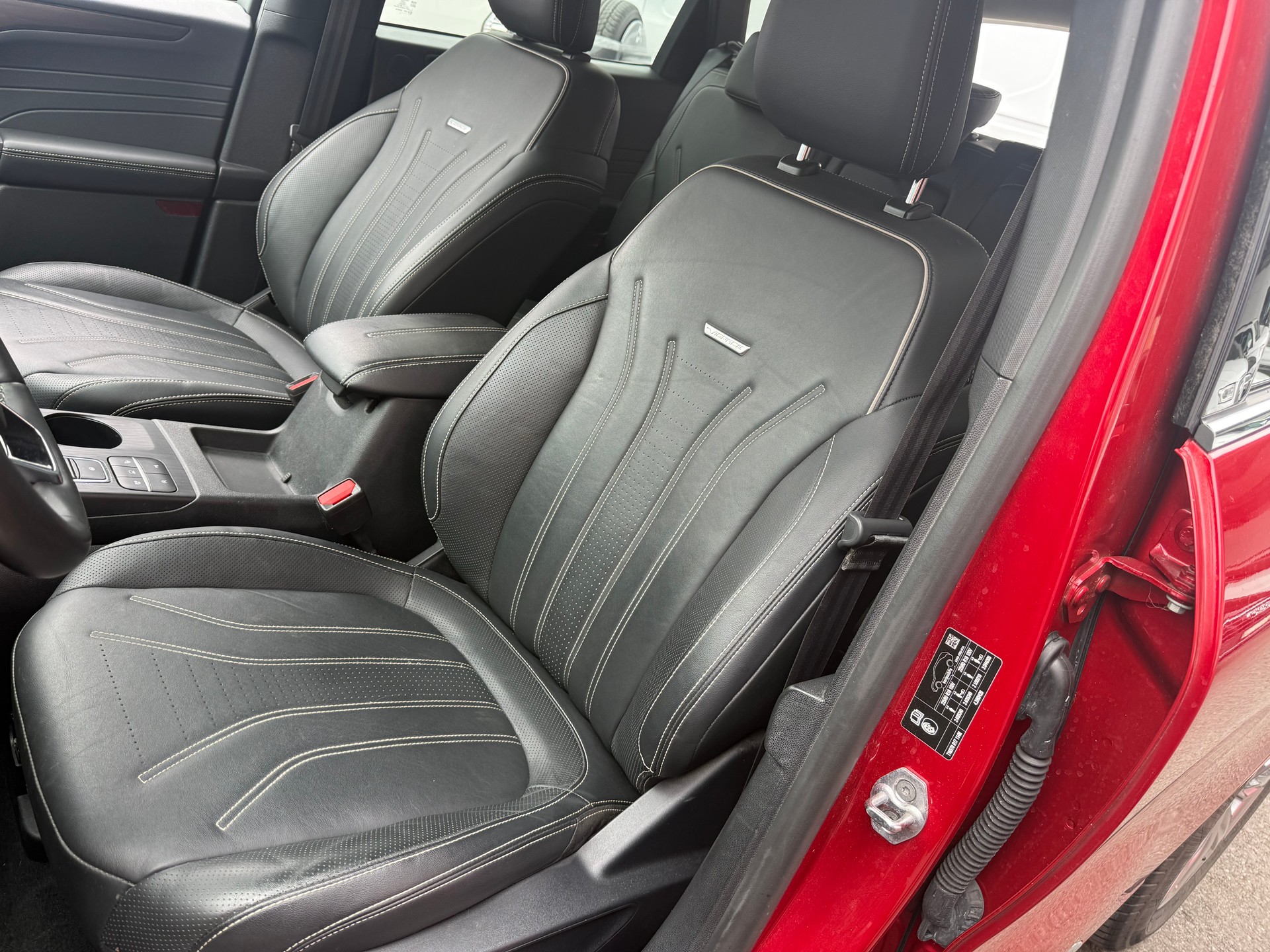 FORD Kuga 2.0 TDCi EcoBlue Vignale 4WD Automat-image-8