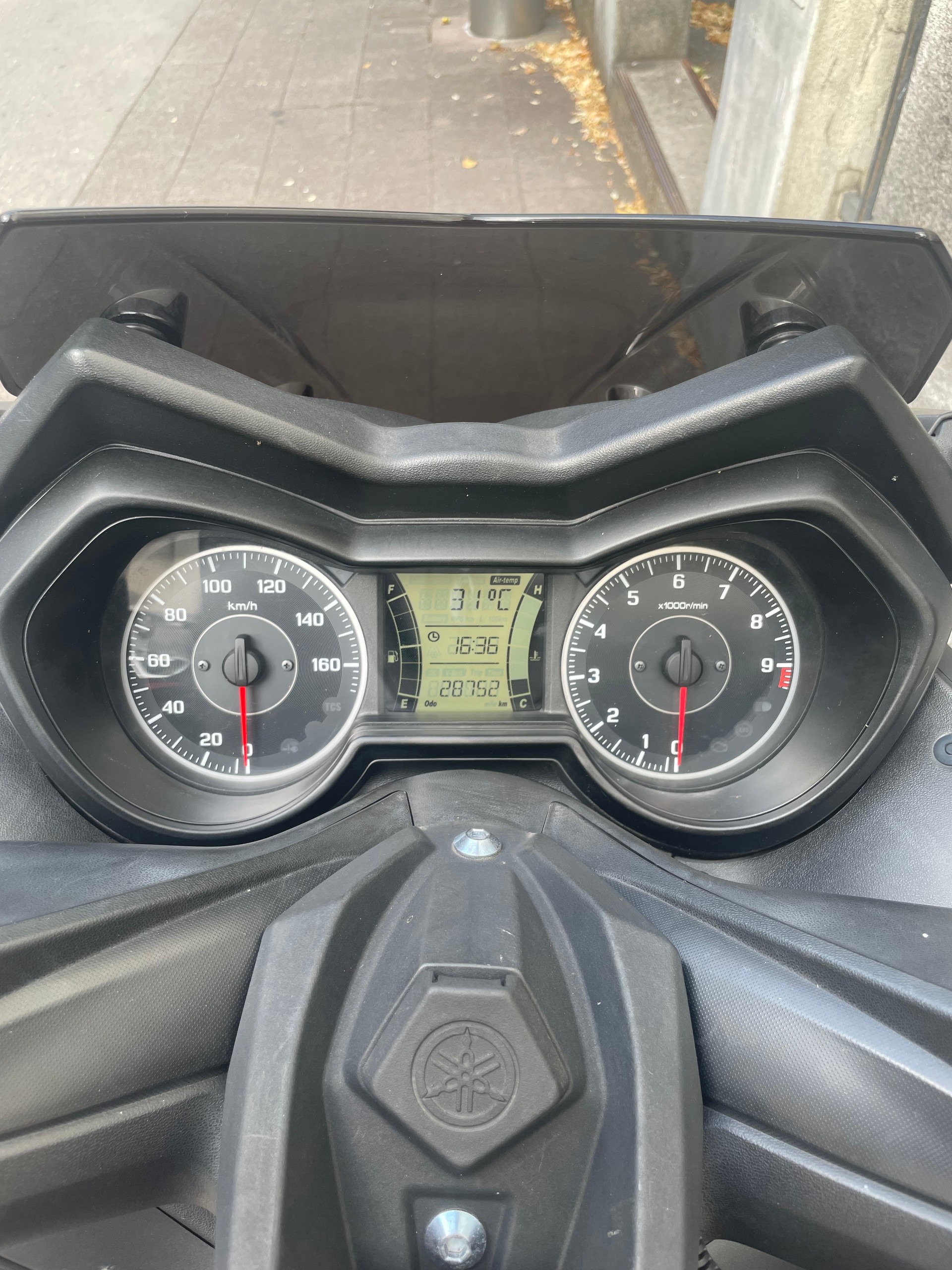 YAMAHA X-MAX 300-image-8