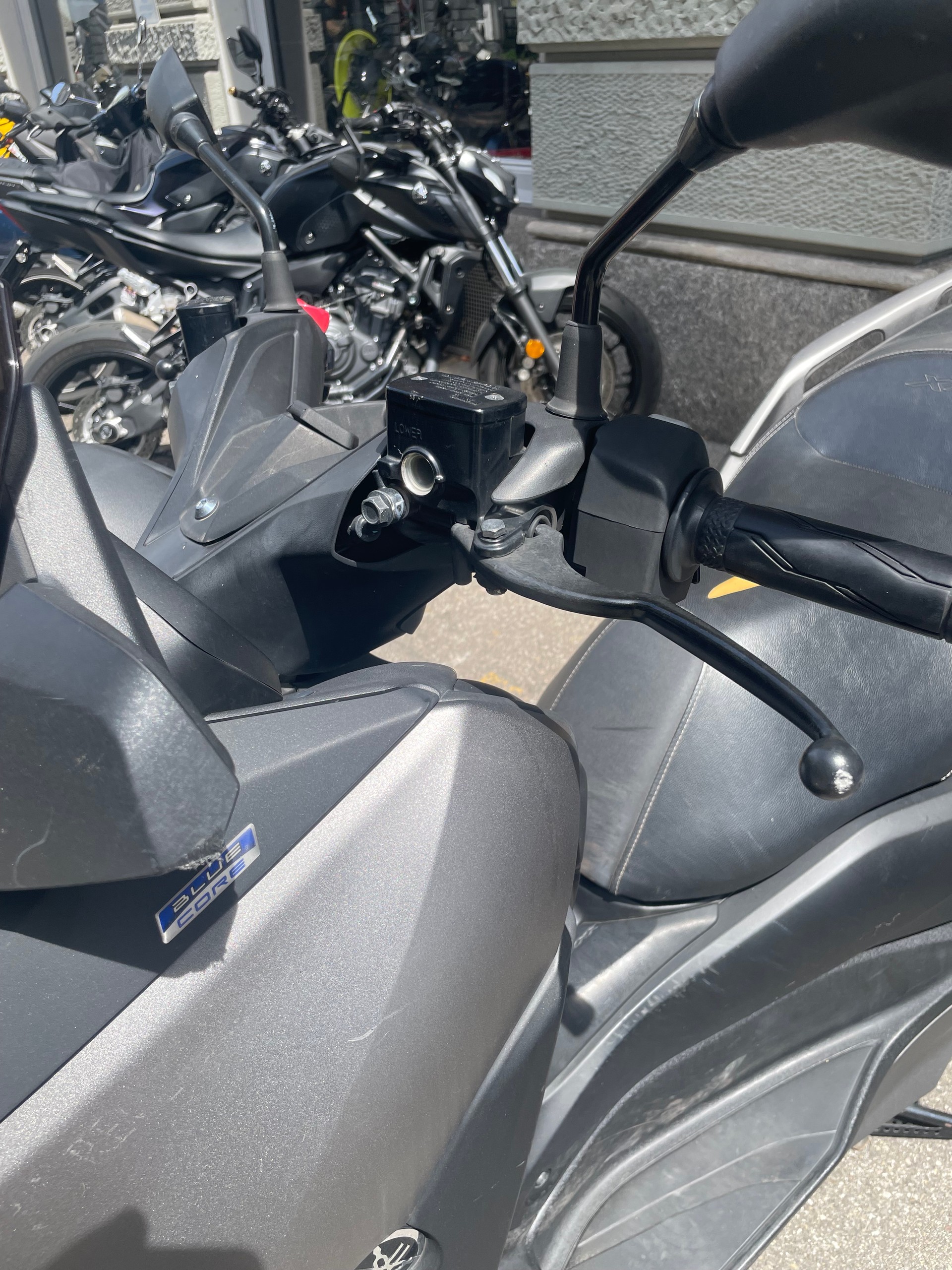 YAMAHA X-MAX 300-image-6