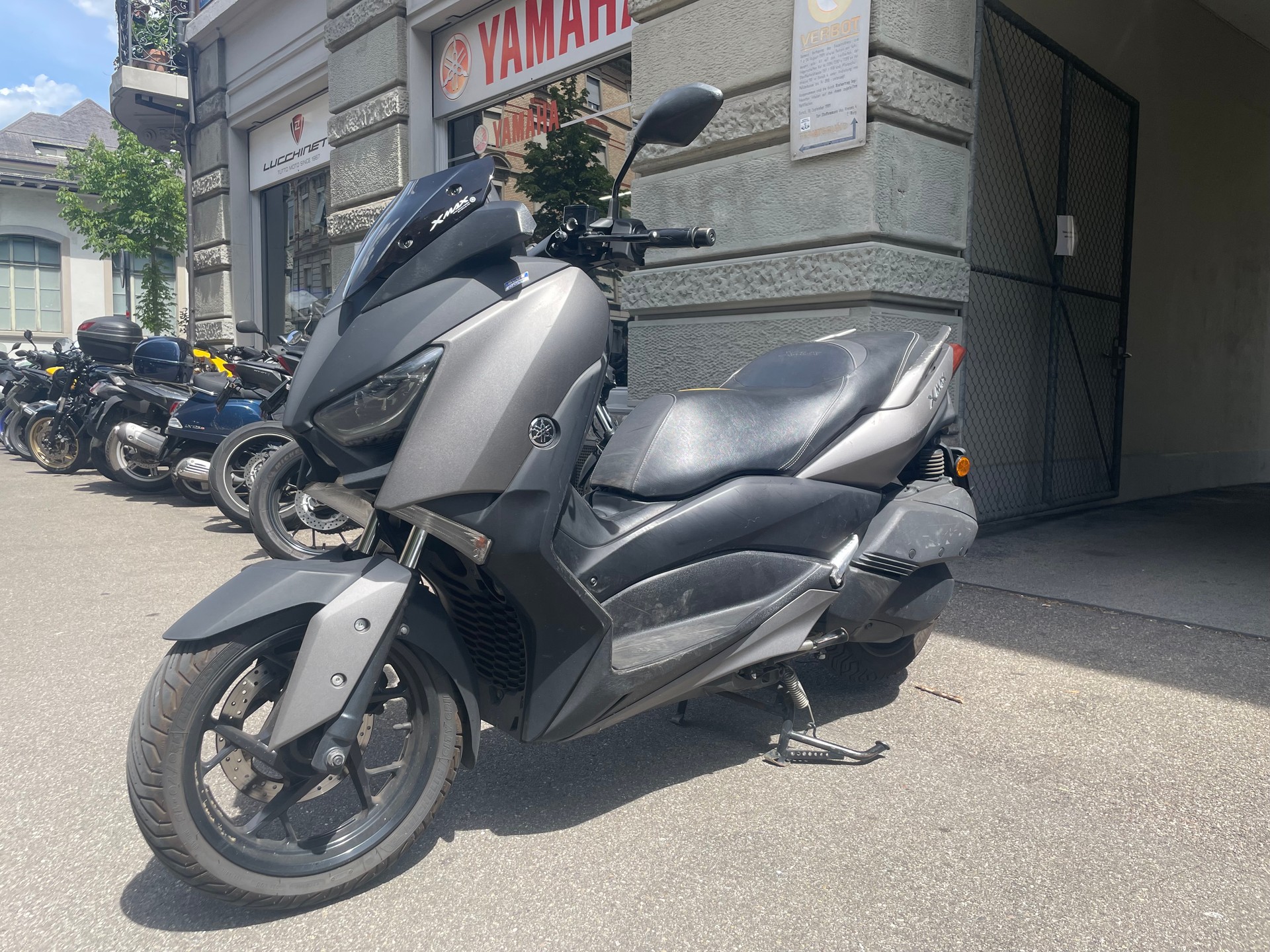 YAMAHA X-MAX 300-image-1