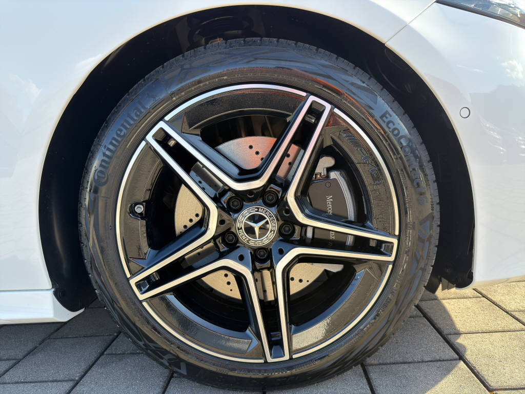 MERCEDES-BENZ A 220 4MATIC-image-6
