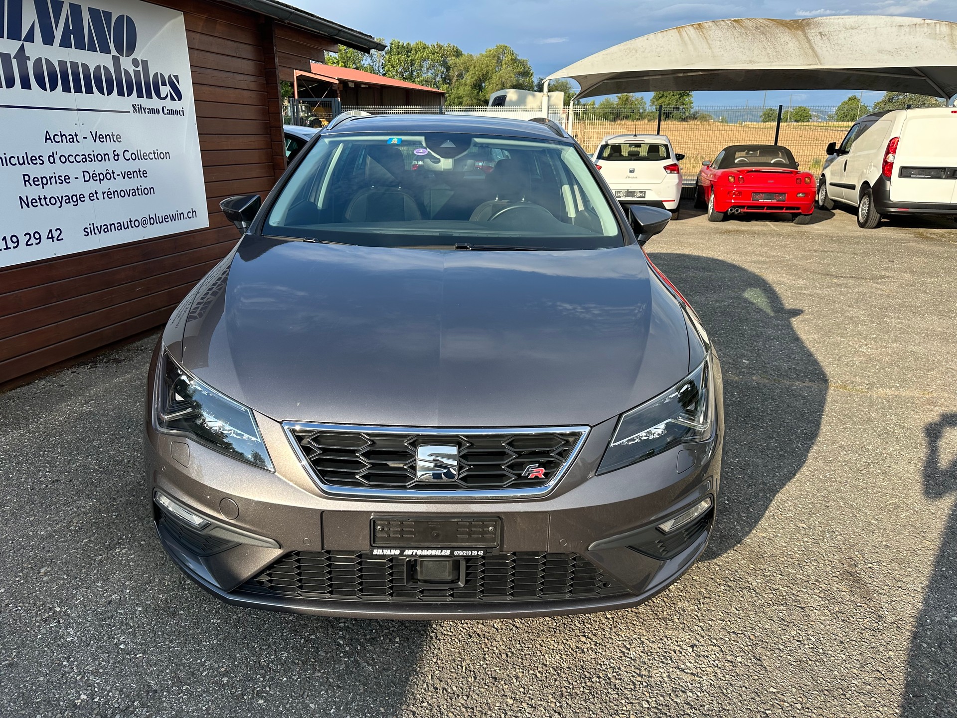 SEAT Leon ST 1.4 TSI FR Line-showroom-element-1