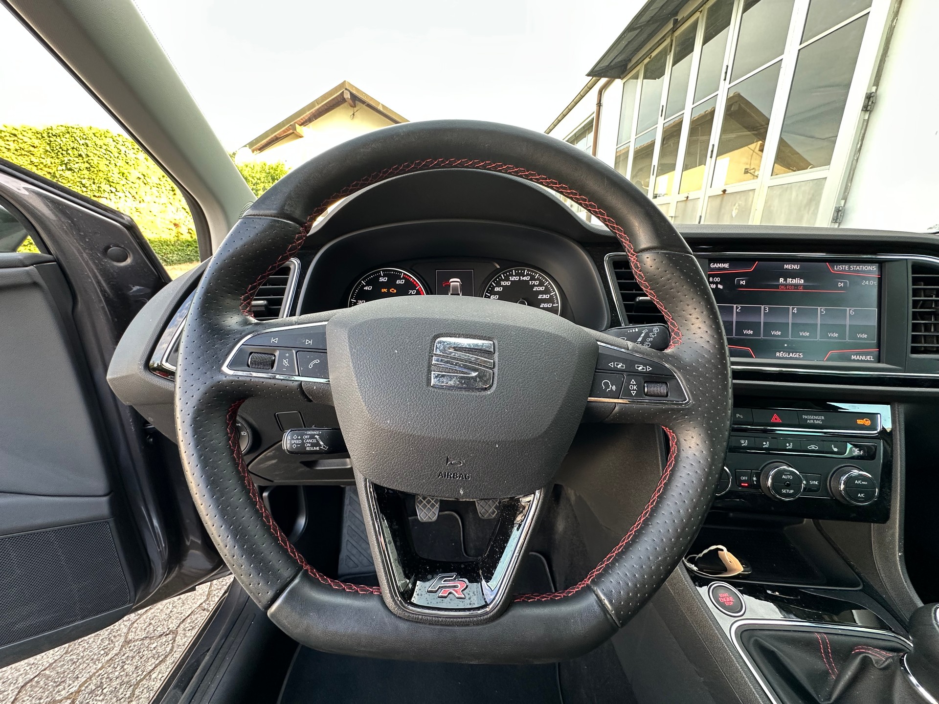 SEAT Leon ST 1.4 TSI FR Line-image-22