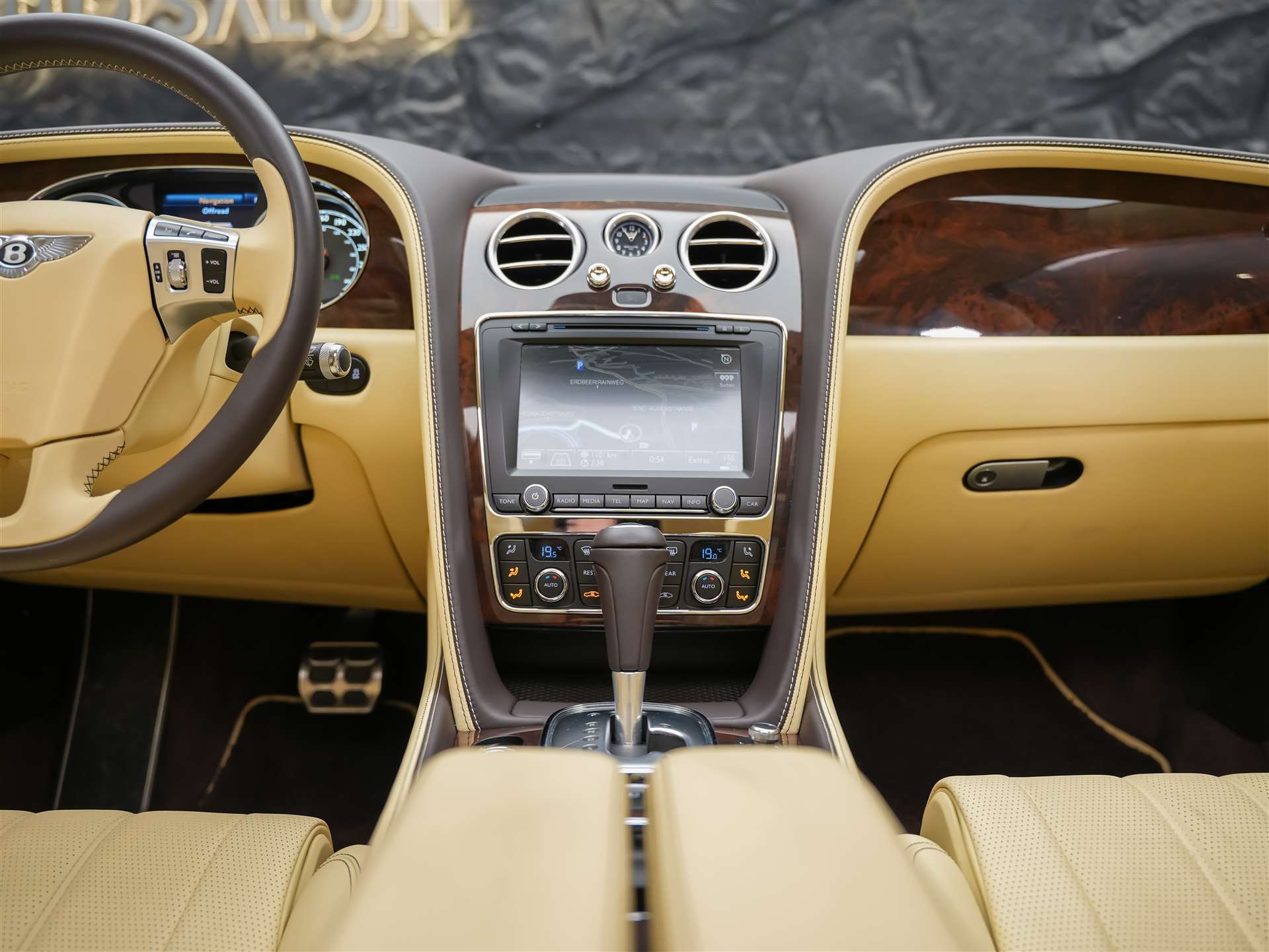 BENTLEY Flying Spur *Panorama*Massage*Sitzlüftung*-image-25