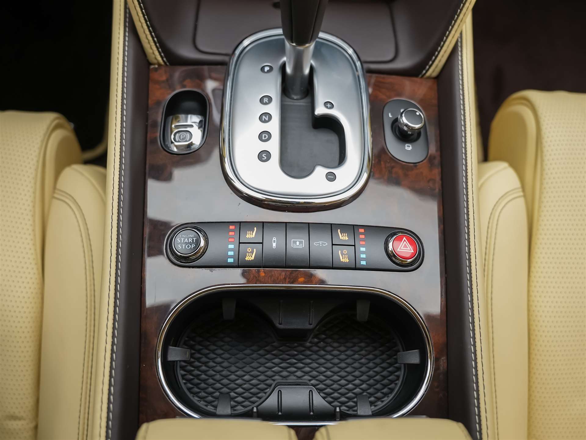 BENTLEY Flying Spur *Panorama*Massage*Sitzlüftung*-image-28