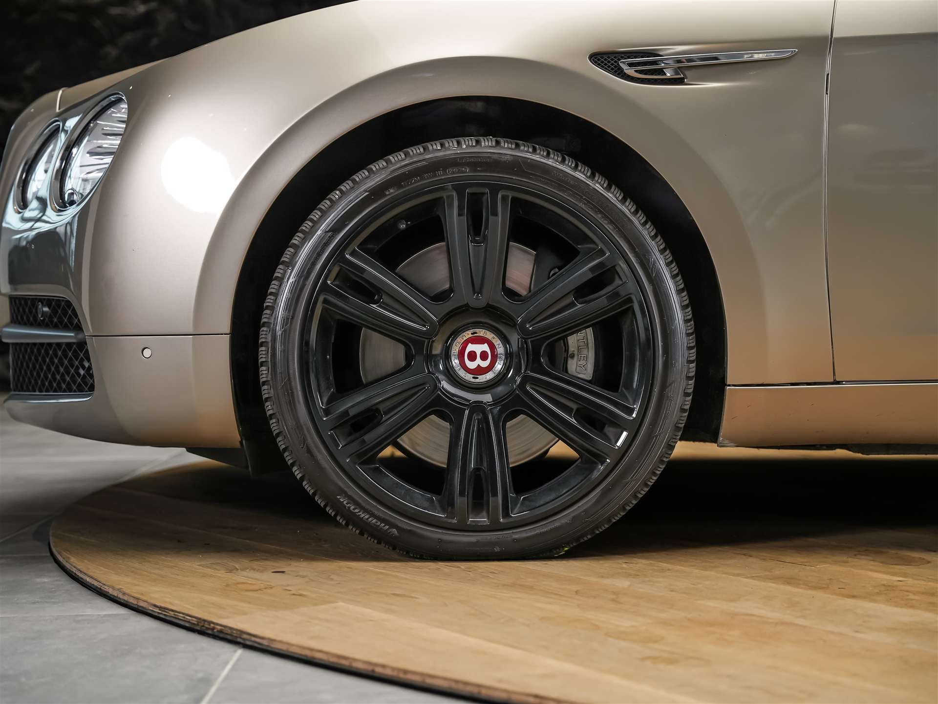 BENTLEY Flying Spur *Panorama*Massage*Sitzlüftung*-image-21
