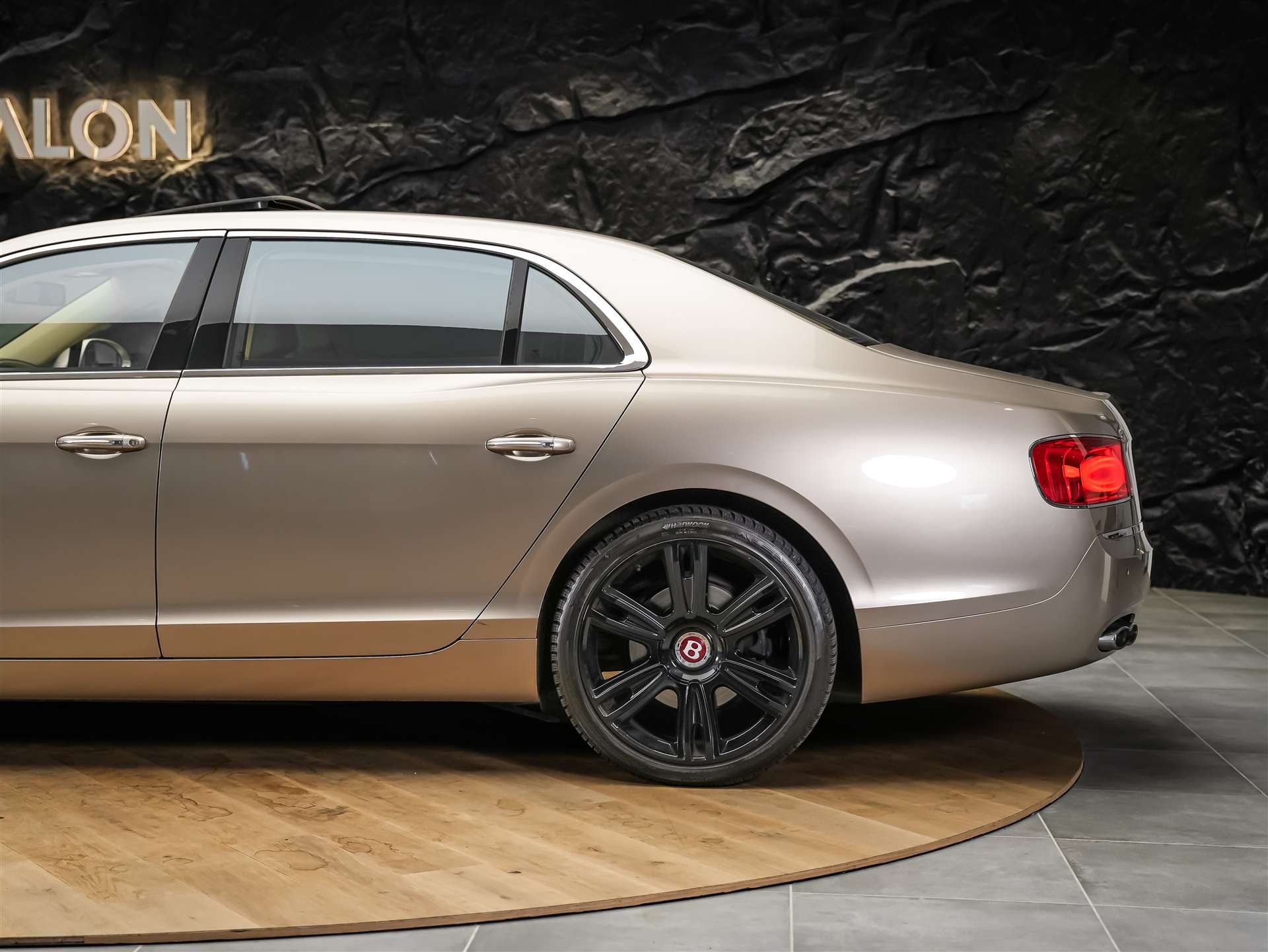 BENTLEY Flying Spur *Panorama*Massage*Sitzlüftung*-image-22