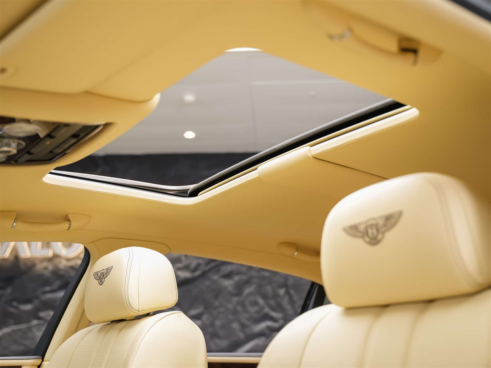 BENTLEY Flying Spur *Panorama*Massage*Sitzlüftung*-image-12