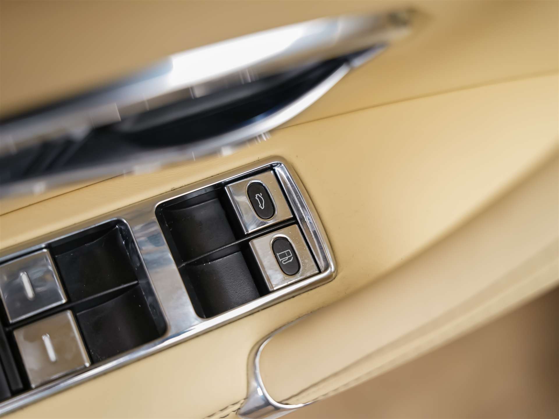 BENTLEY Flying Spur *Panorama*Massage*Sitzlüftung*-image-35