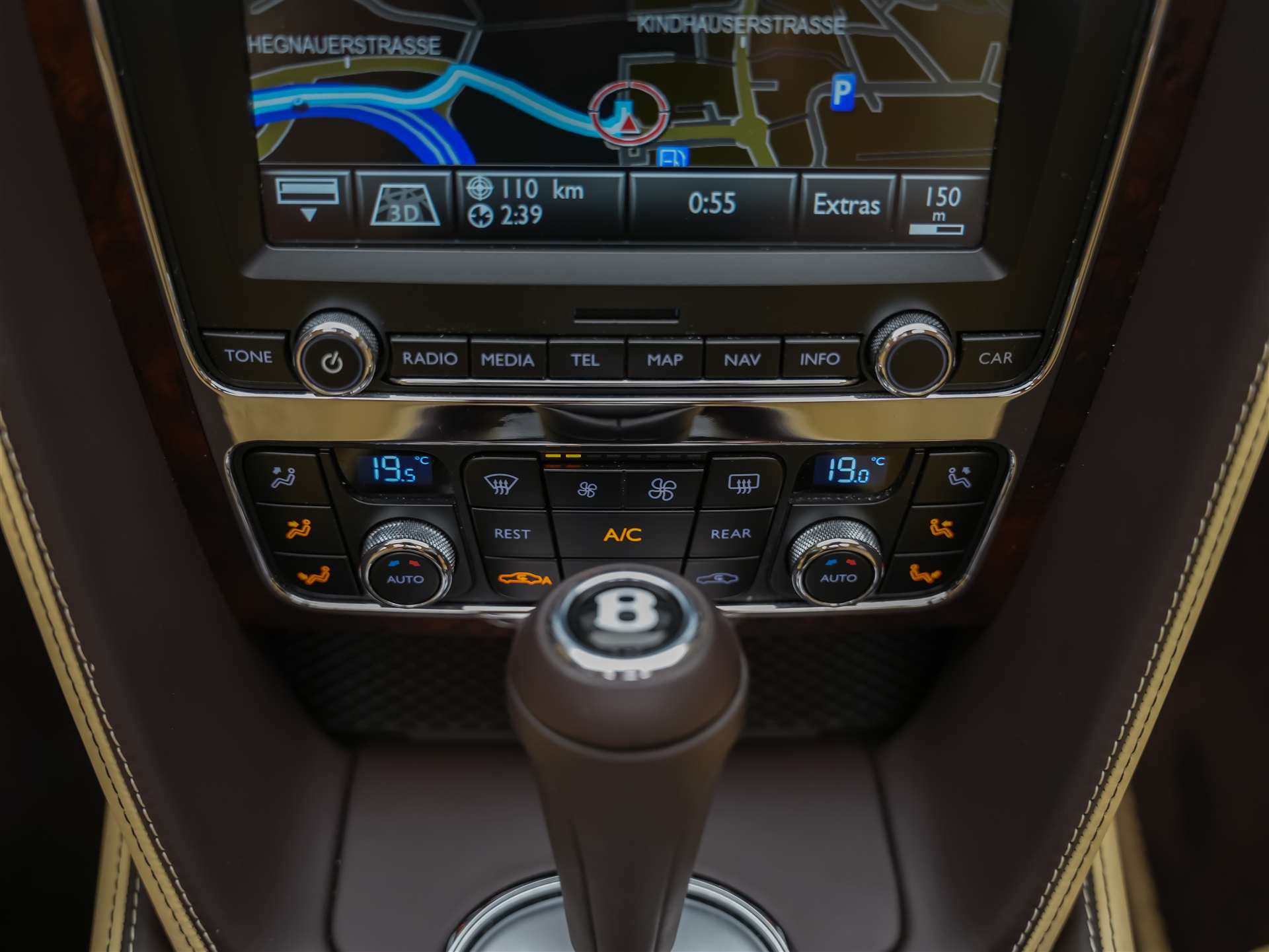 BENTLEY Flying Spur *Panorama*Massage*Sitzlüftung*-image-30