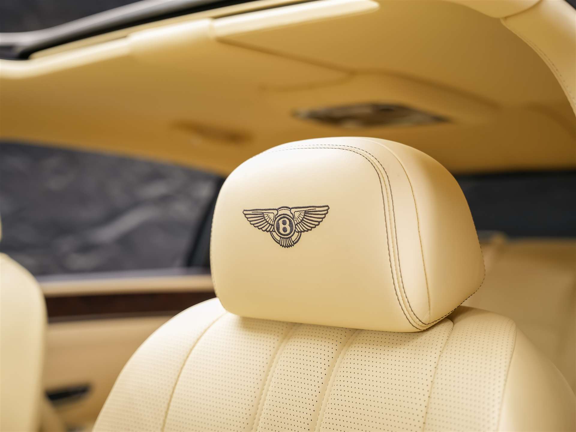 BENTLEY Flying Spur *Panorama*Massage*Sitzlüftung*-image-11