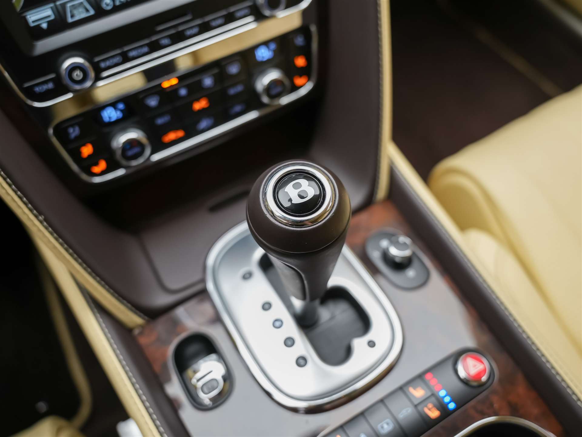 BENTLEY Flying Spur *Panorama*Massage*Sitzlüftung*-image-27