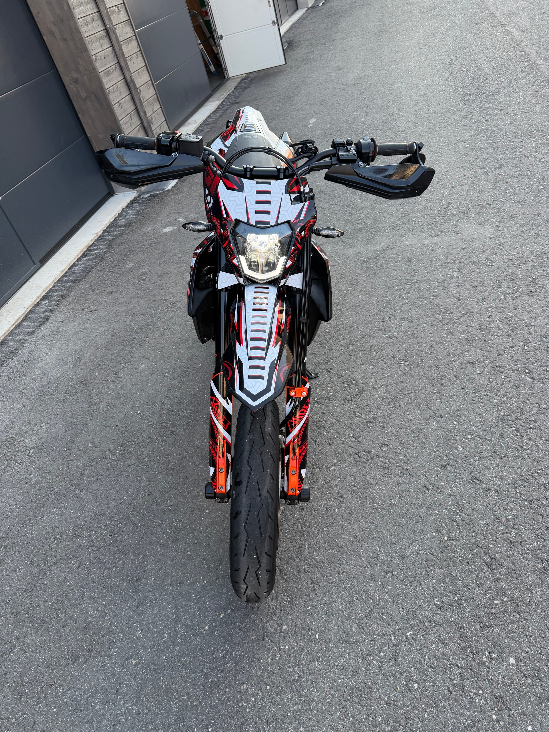 KTM 690 SMC R ABS (35 kW)-image-13