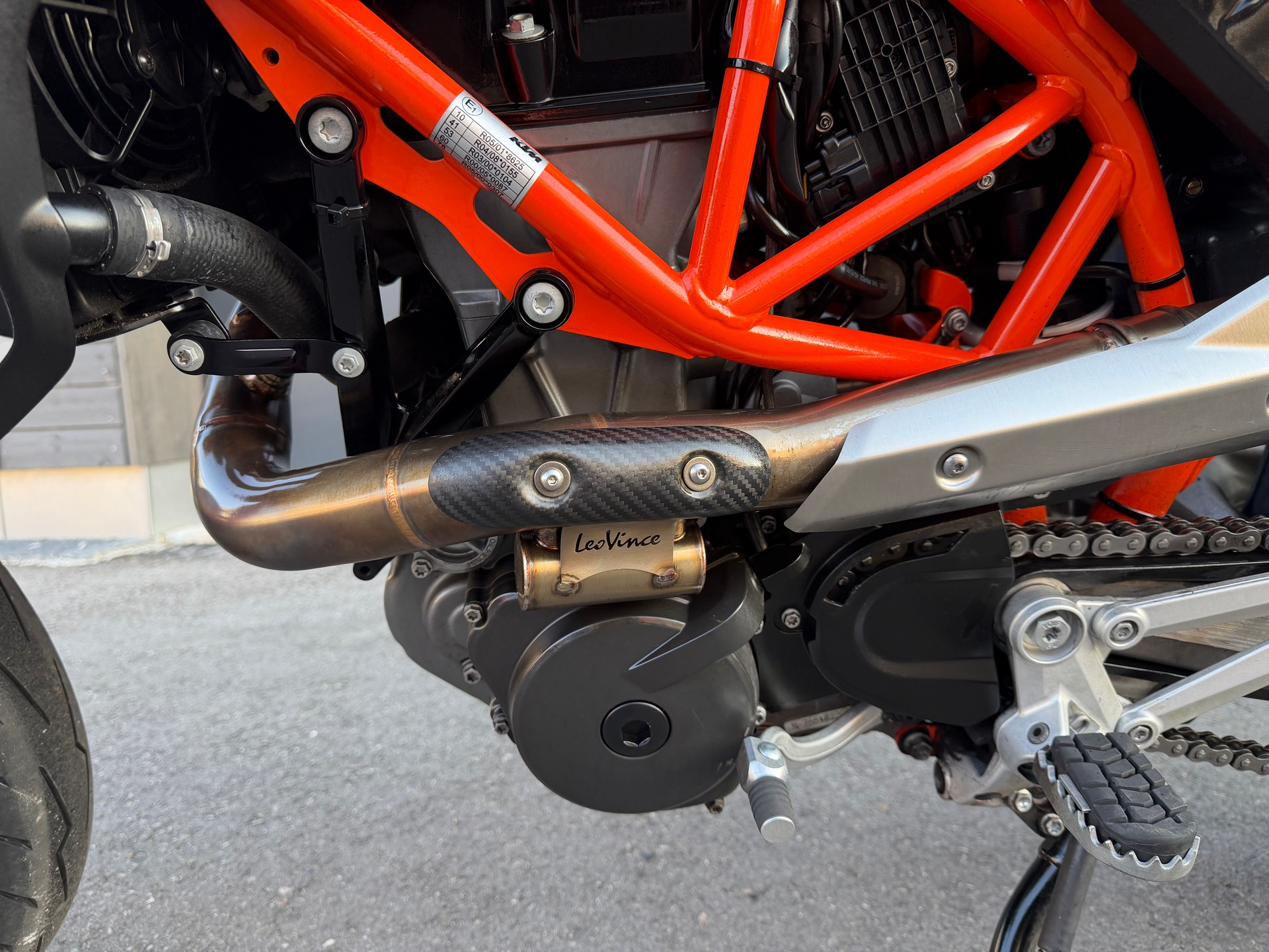 KTM 690 SMC R ABS (35 kW)-image-4
