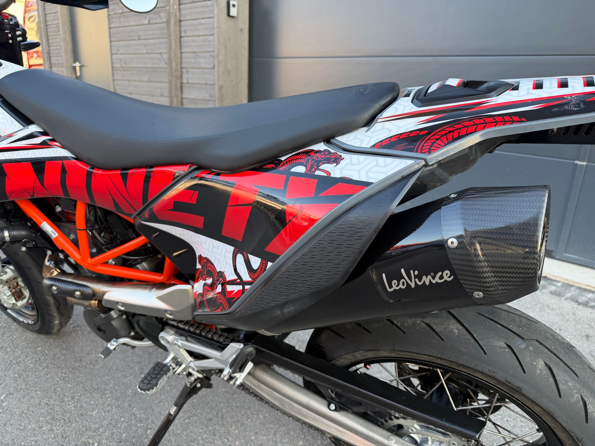KTM 690 SMC R ABS (35 kW)-image-6