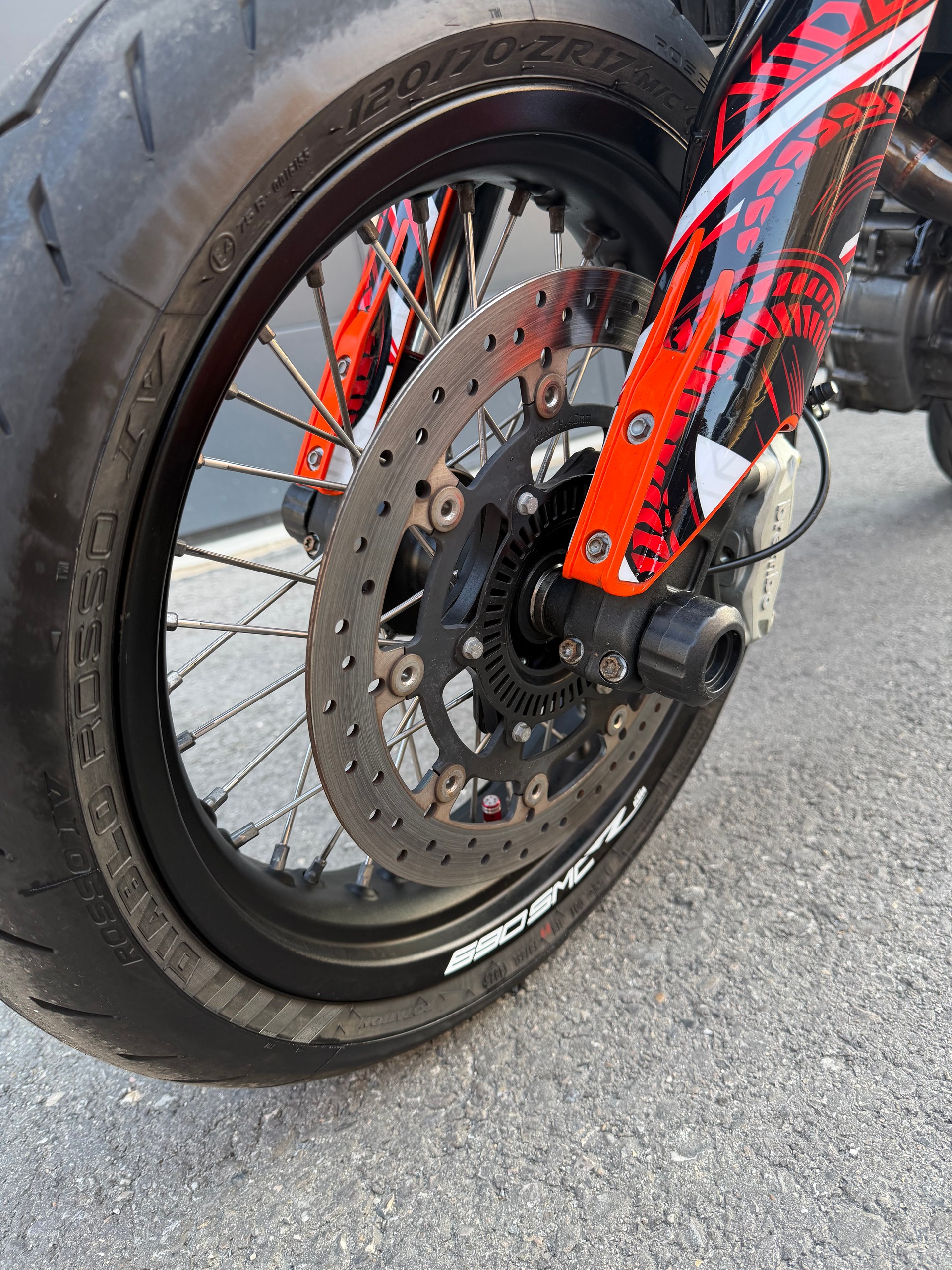 KTM 690 SMC R ABS (35 kW)-image-10