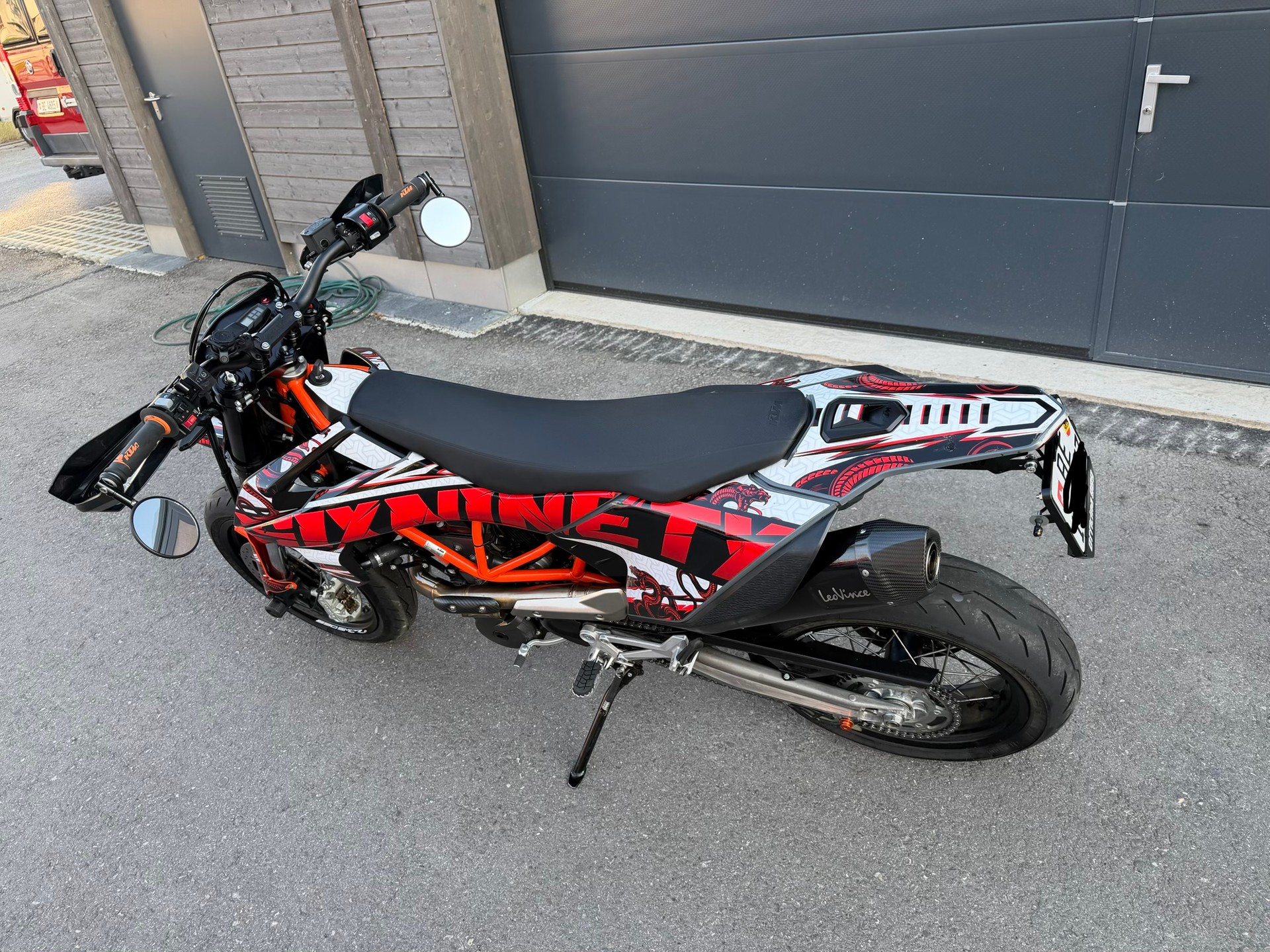 KTM 690 SMC R ABS (35 kW)-image-5